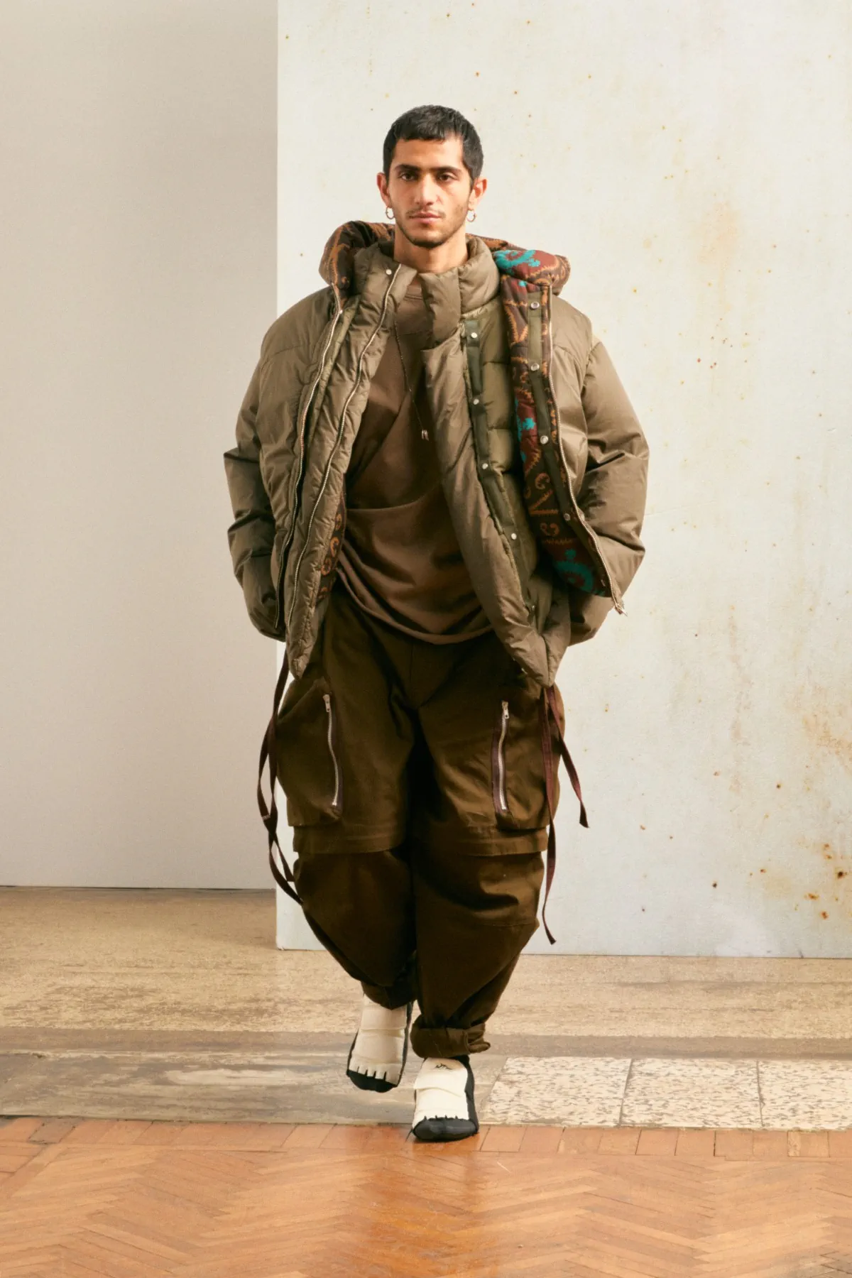 La collection Mordecai automne 2025 célèbre l'adaptabilité humaine et l'inspiration mondiale