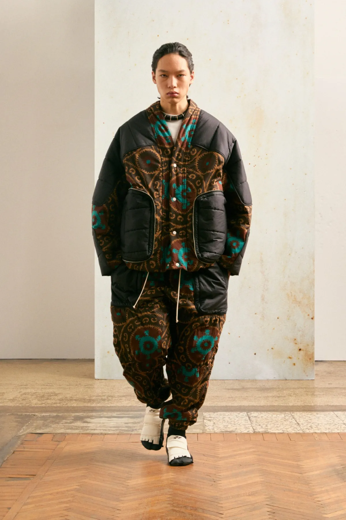 La collection Mordecai automne 2025 célèbre l'adaptabilité humaine et l'inspiration mondiale