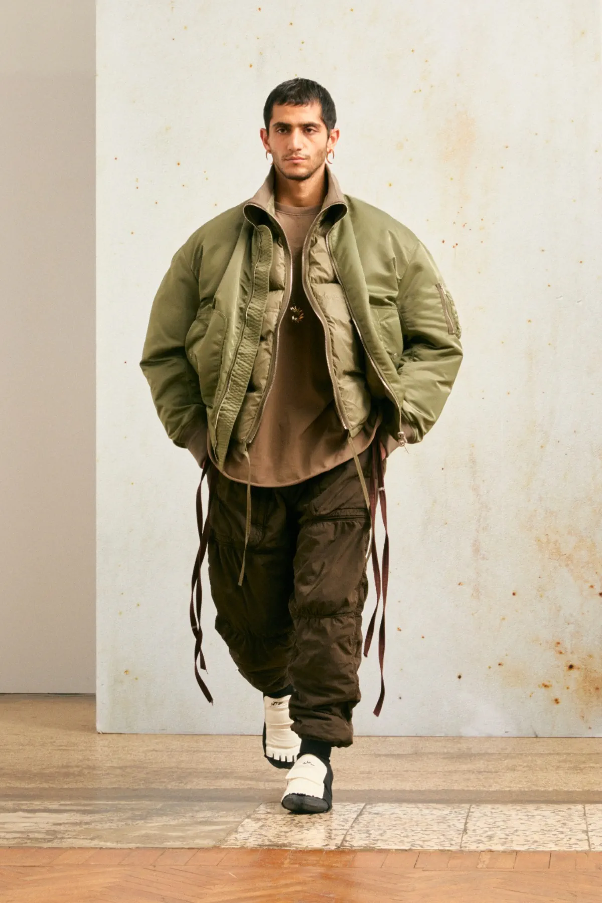 La collection Mordecai automne 2025 célèbre l'adaptabilité humaine et l'inspiration mondiale