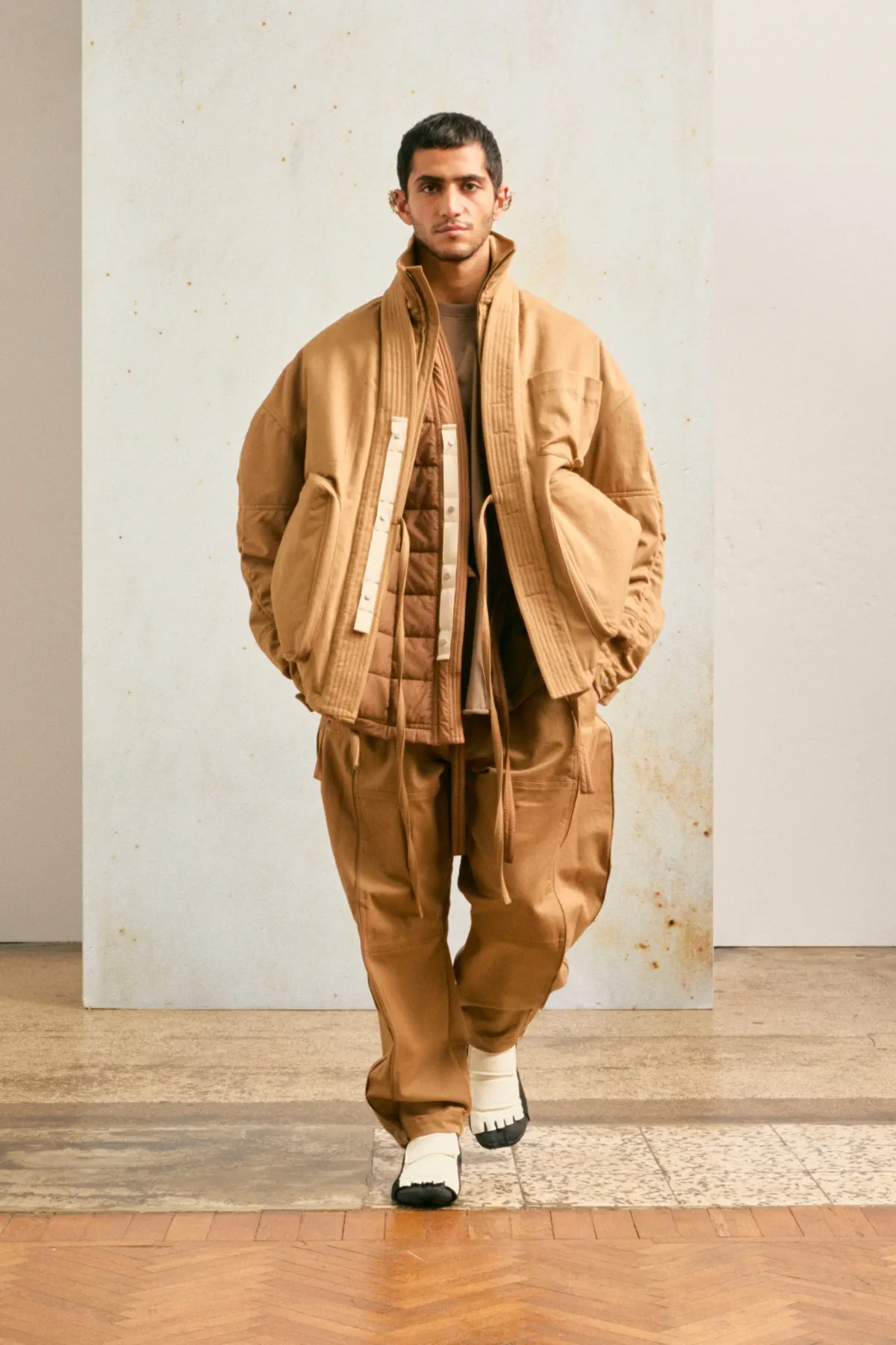 La collection Mordecai automne 2025 célèbre l'adaptabilité humaine et l'inspiration mondiale