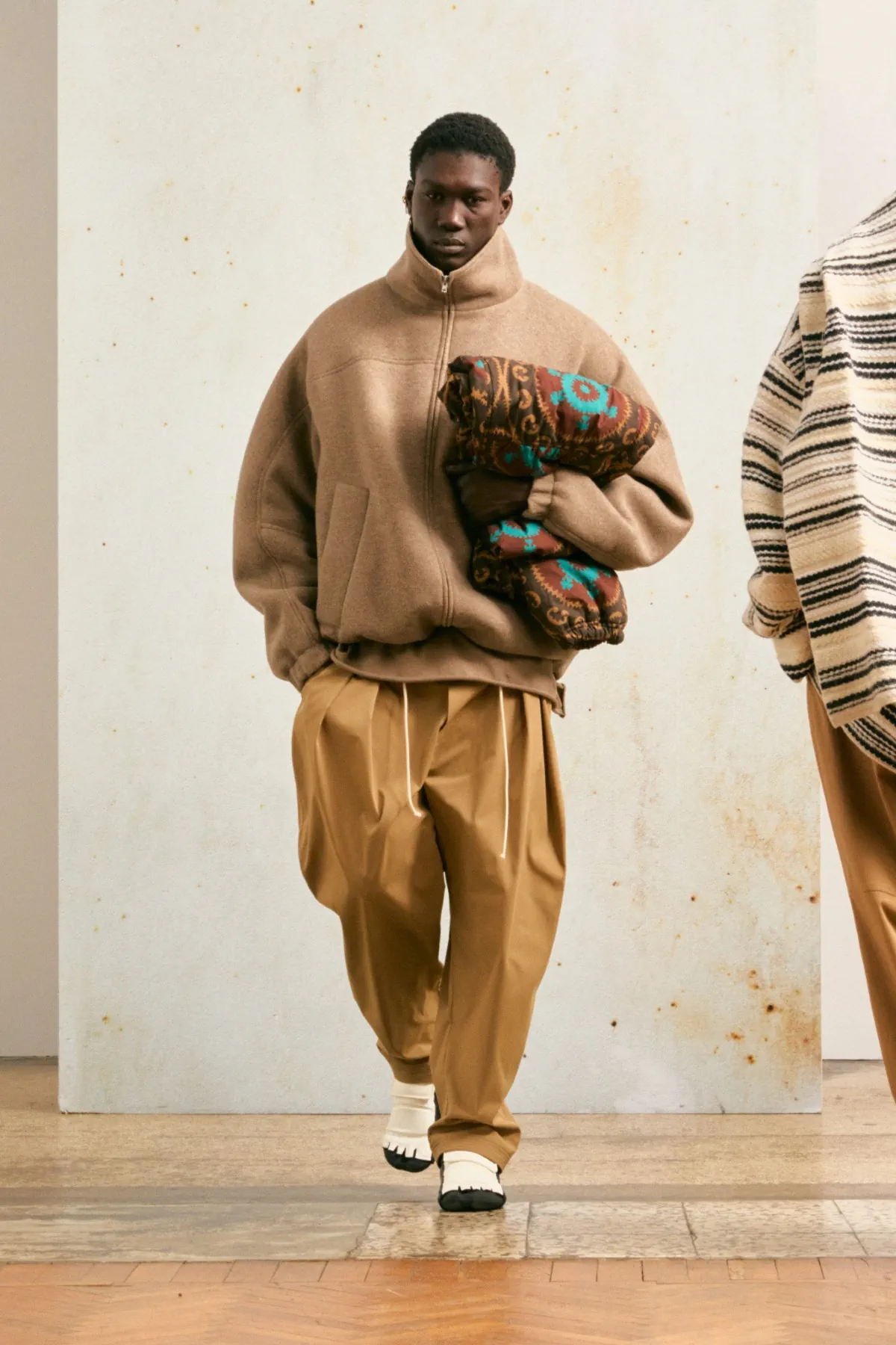 La collection Mordecai automne 2025 célèbre l'adaptabilité humaine et l'inspiration mondiale