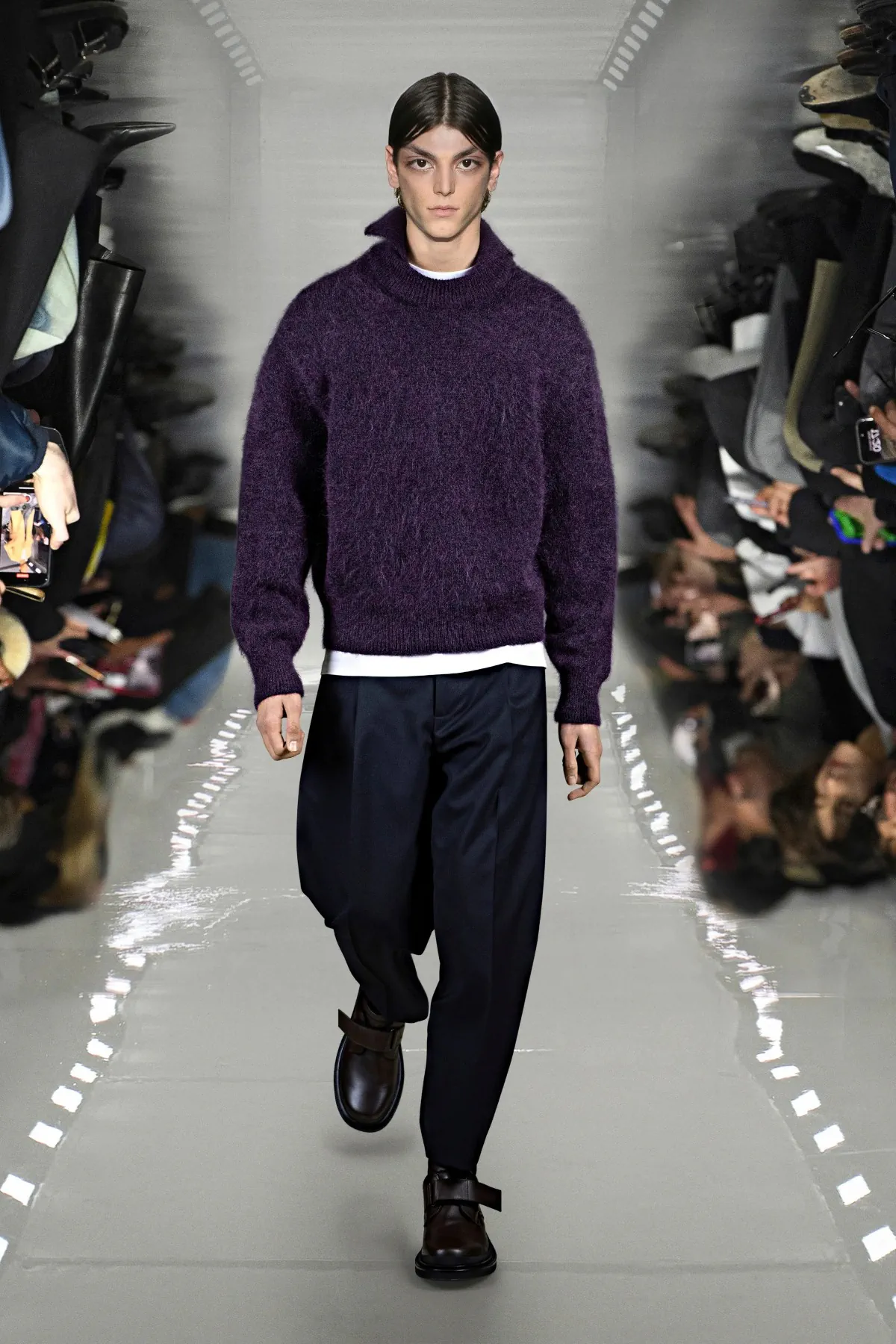 Neil Barrett associe l'innovation en matière d'IA à l'artisanat pour sa collection automne 2025