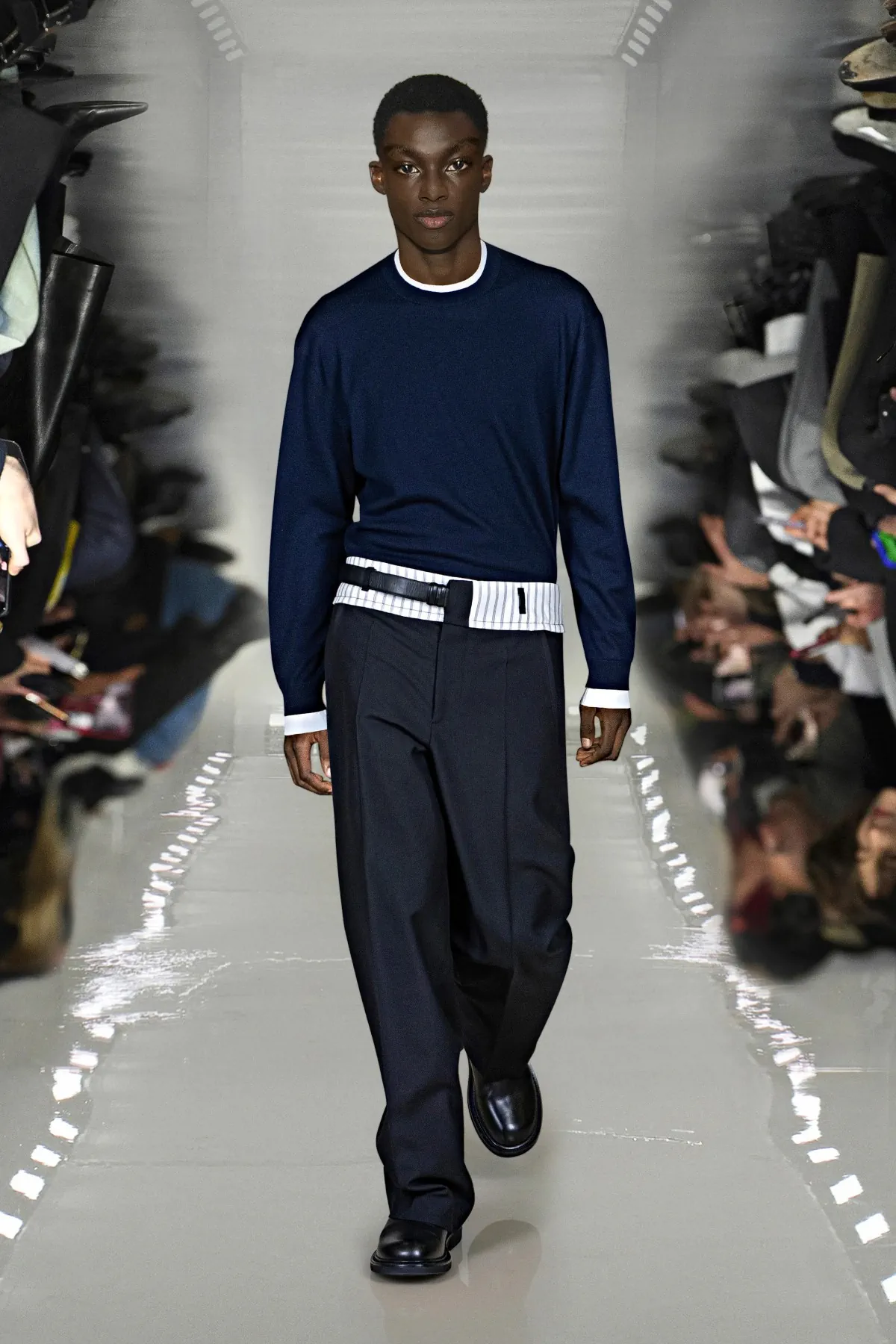 Neil Barrett associe l'innovation en matière d'IA à l'artisanat pour sa collection automne 2025