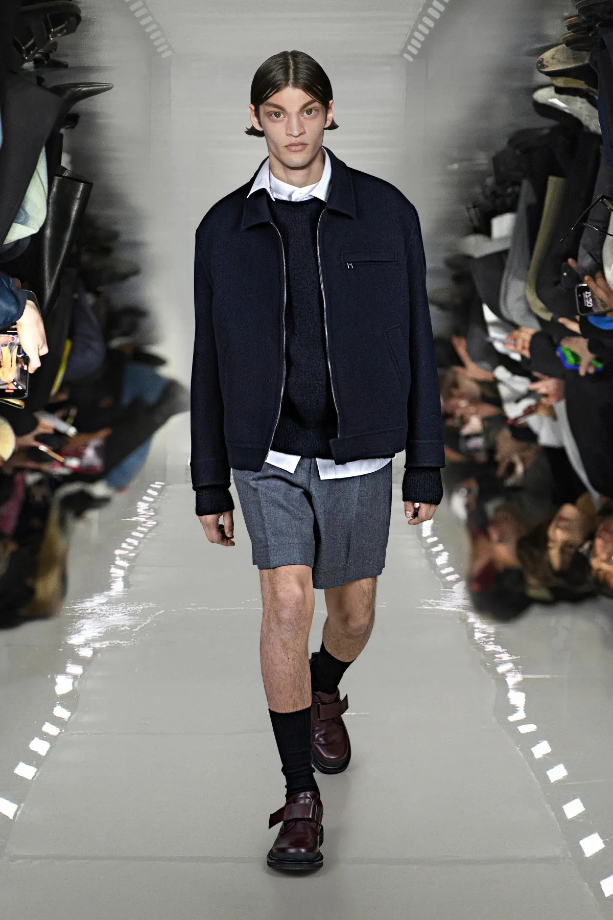 Neil Barrett associe l'innovation en matière d'IA à l'artisanat pour sa collection automne 2025