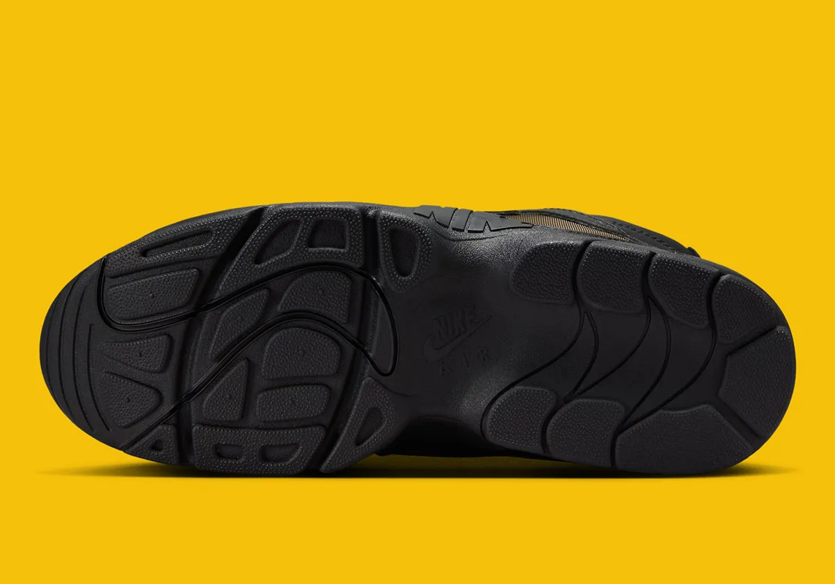 La Nike Air Diamond Turf « Signing Day » honore l'héritage de Deion Sanders avec des accents dorés