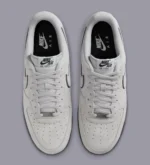 La Nike Air Force 1 Low « Smoke Grey Suede » améliore le design classique avec une touche de modernité