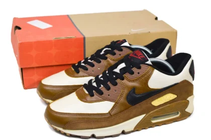 La Nike Air Max 90 « Escape » revient après 23 ans avec des éléments de design originaux de 2002
