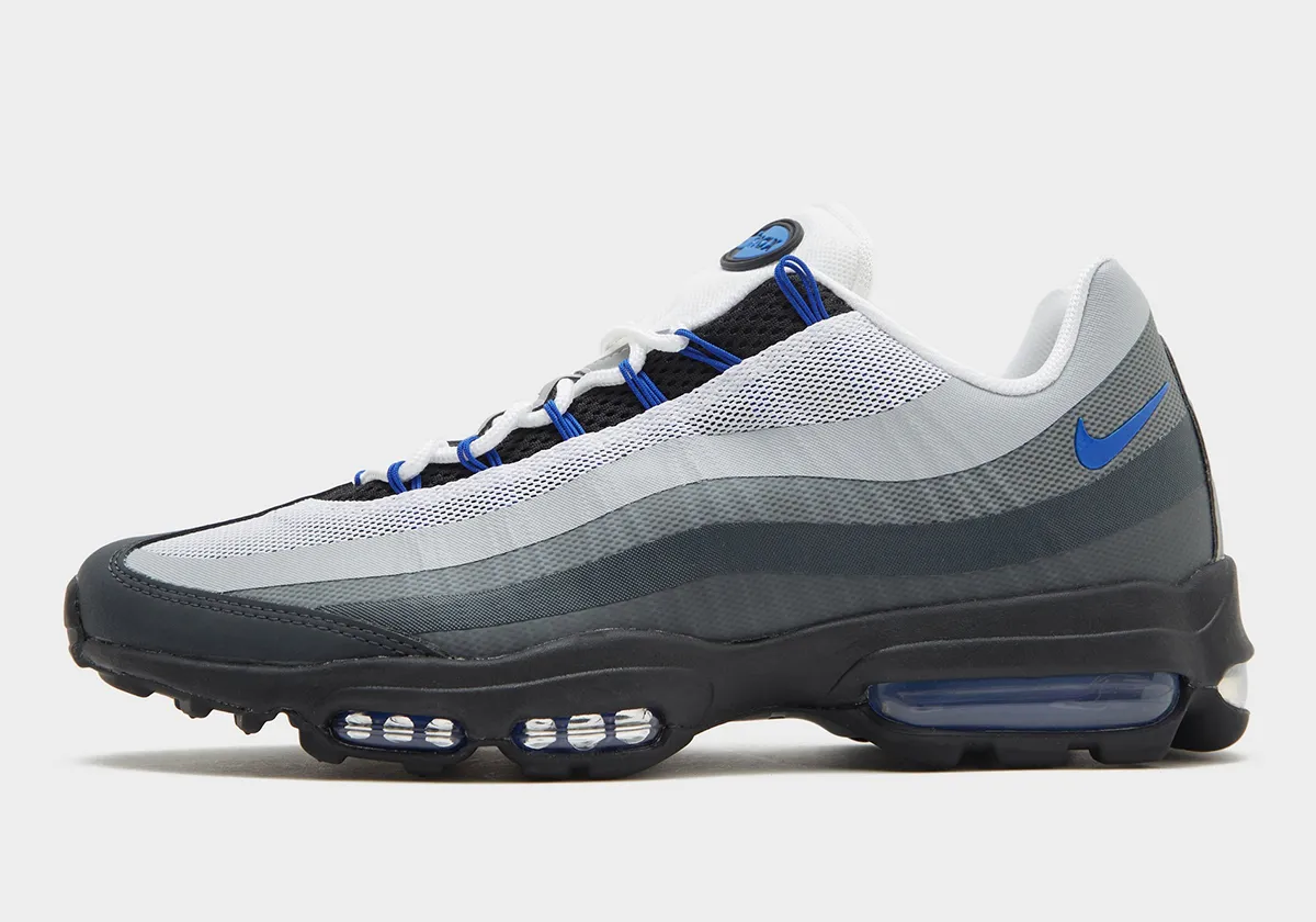Nike Air Max 95 Ultra Royal 1 La Nike Air Max 95 « Ultra Royal » célèbre la silhouette emblématique en y apportant une touche moderne
