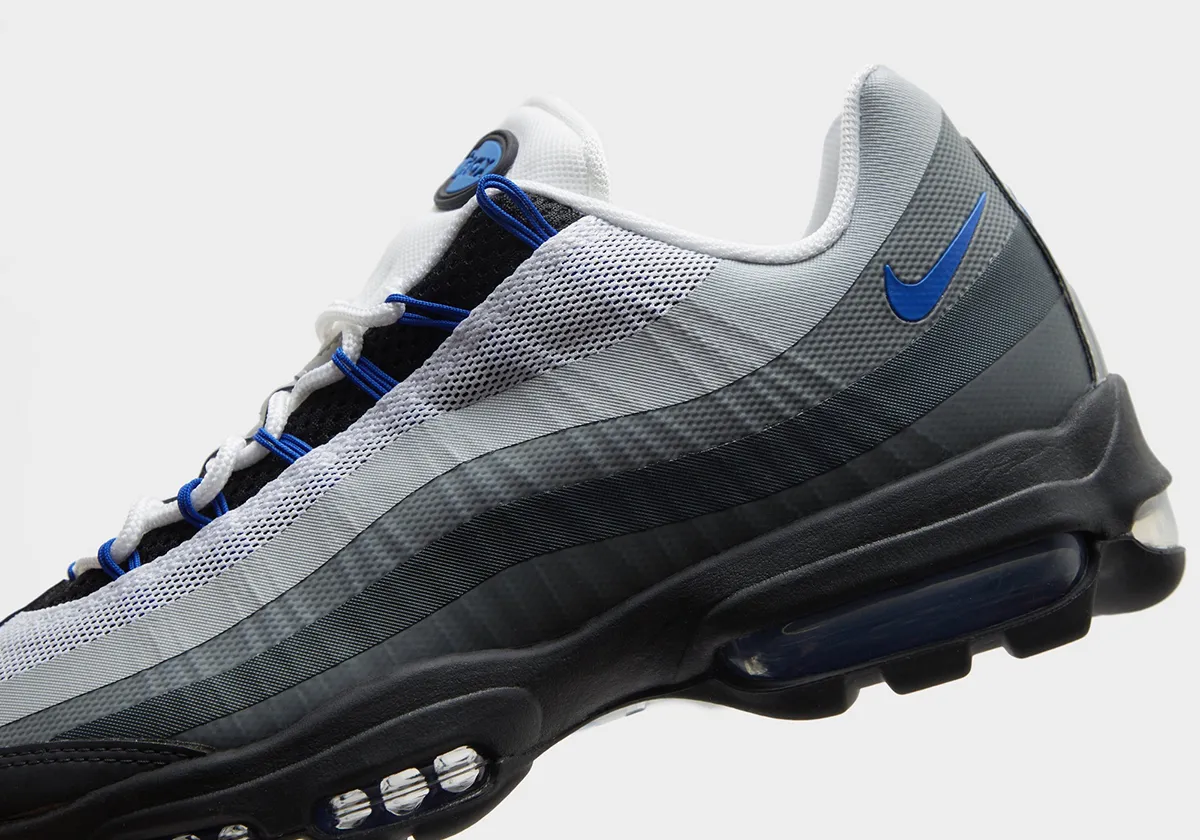 Nike Air Max 95 Ultra Royal 3 La Nike Air Max 95 « Ultra Royal » célèbre la silhouette emblématique en y apportant une touche moderne