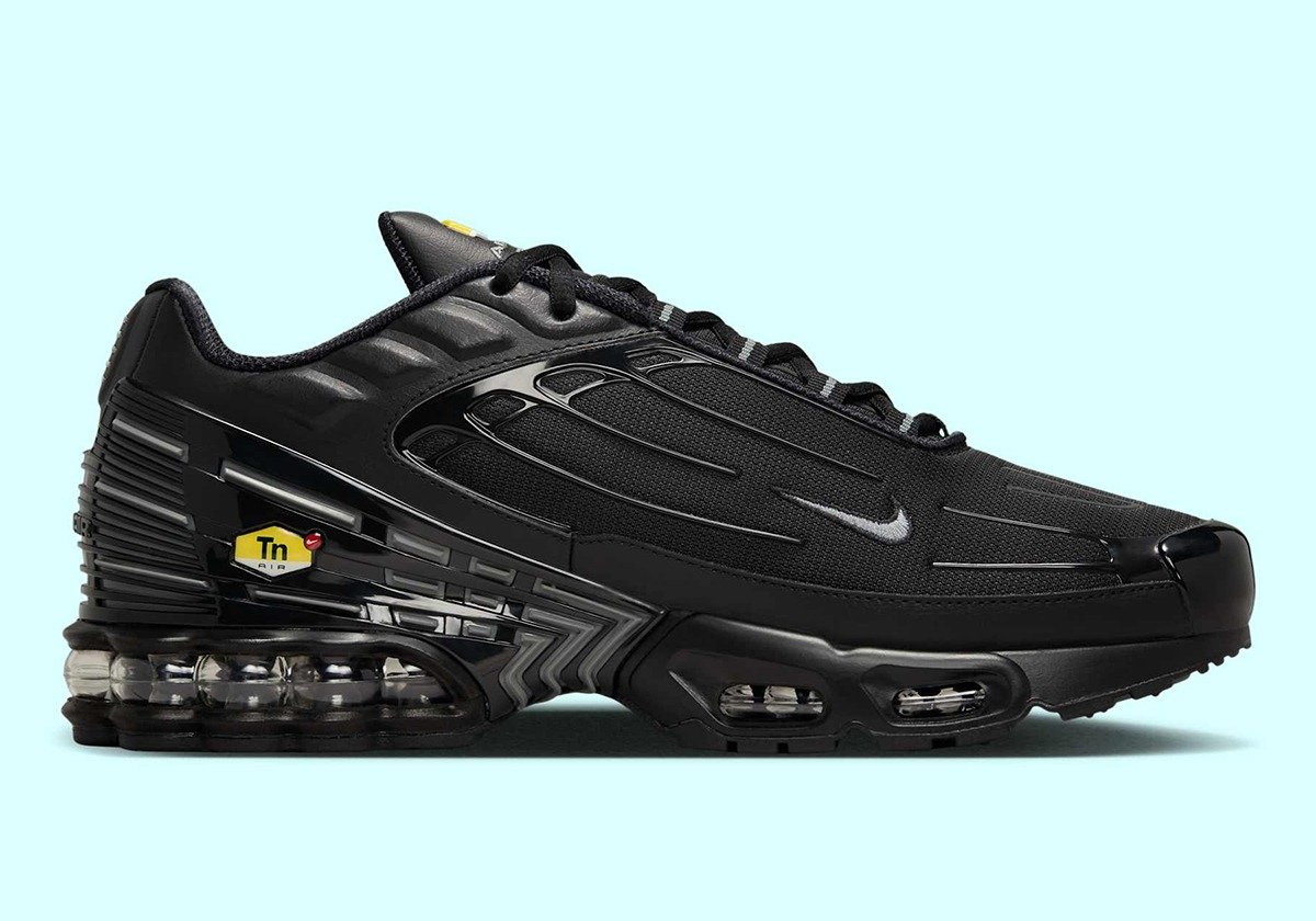 La Nike Air Max Plus 3 « Black/Silver » fait un retour audacieux avec un nouveau look épuré