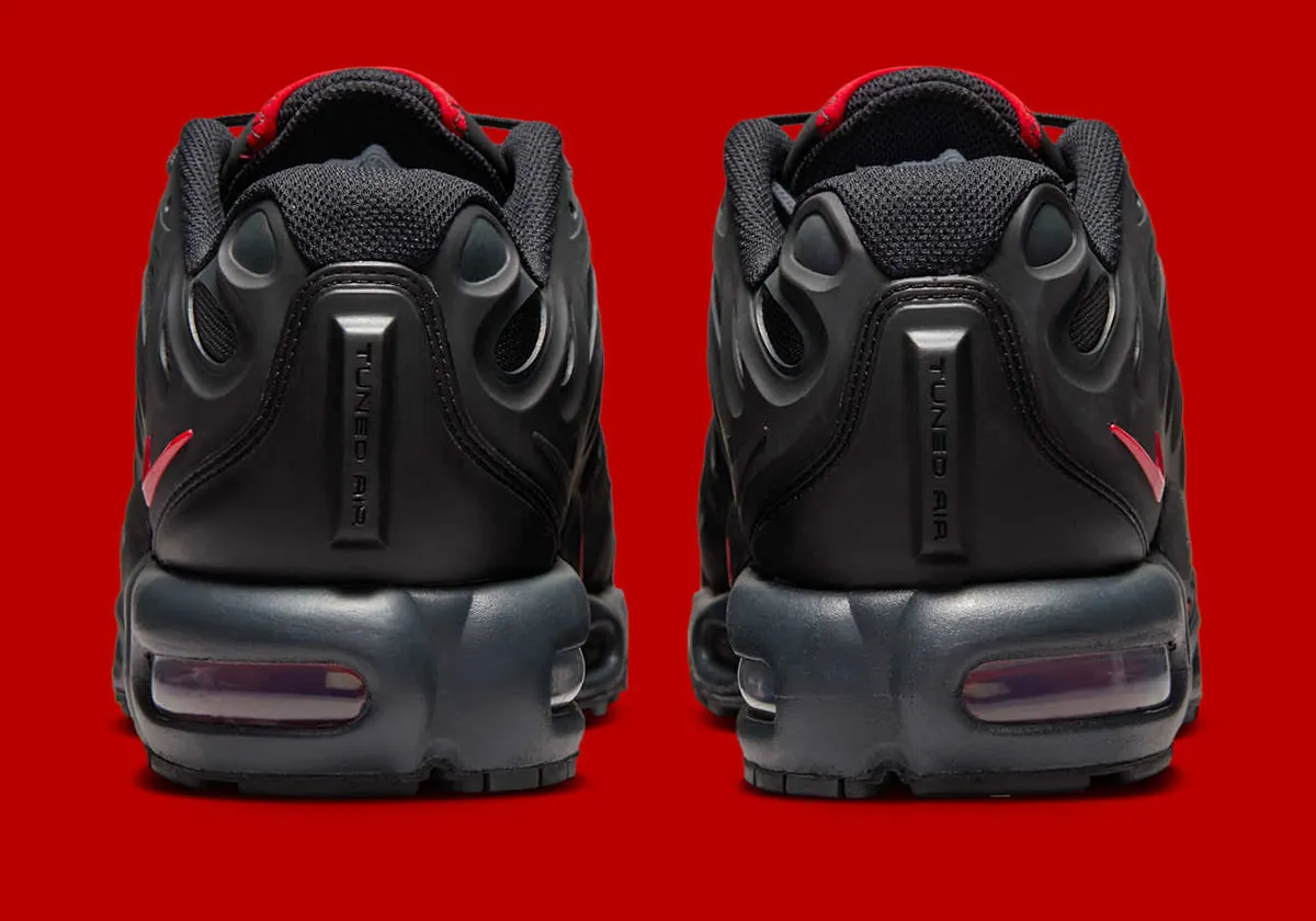 Nike habille la Air Max Plus Drift dans un coloris classique « Bred » !