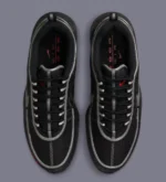 La Nike Zoom Spiridon « Black/Metallic Silver » devrait faire son retour au printemps 2025, marquant sa première sortie depuis 2016