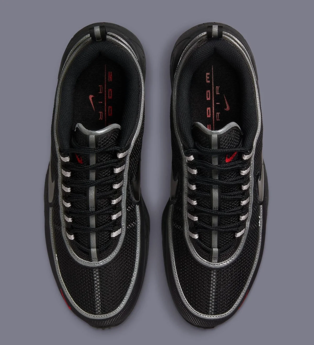 La Nike Zoom Spiridon « Black/Metallic Silver » devrait faire son retour au printemps 2025, marquant sa première sortie depuis 2016