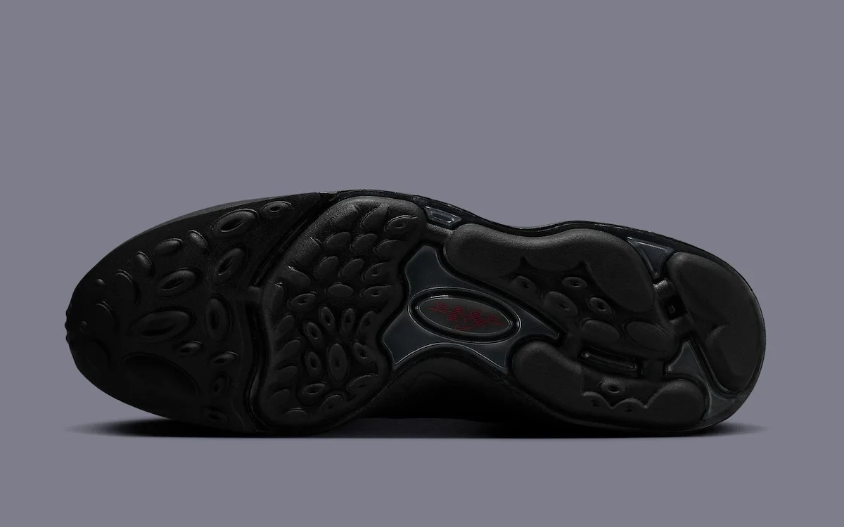 La Nike Zoom Spiridon « Black/Metallic Silver » devrait faire son retour au printemps 2025, marquant sa première sortie depuis 2016