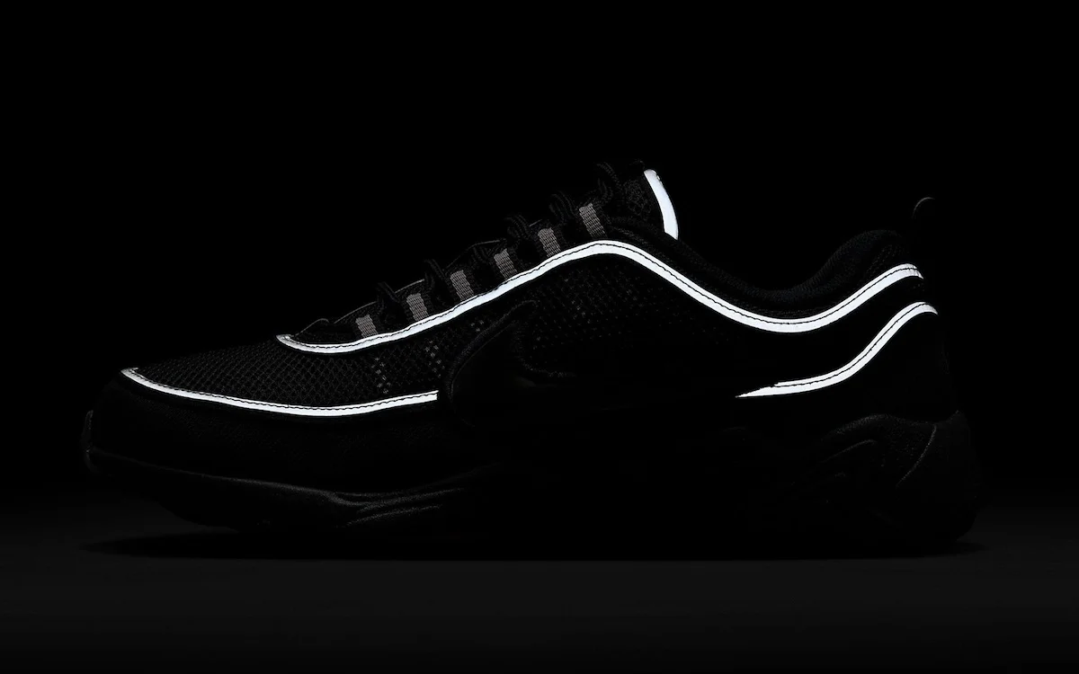 La Nike Zoom Spiridon « Black/Metallic Silver » devrait faire son retour au printemps 2025, marquant sa première sortie depuis 2016