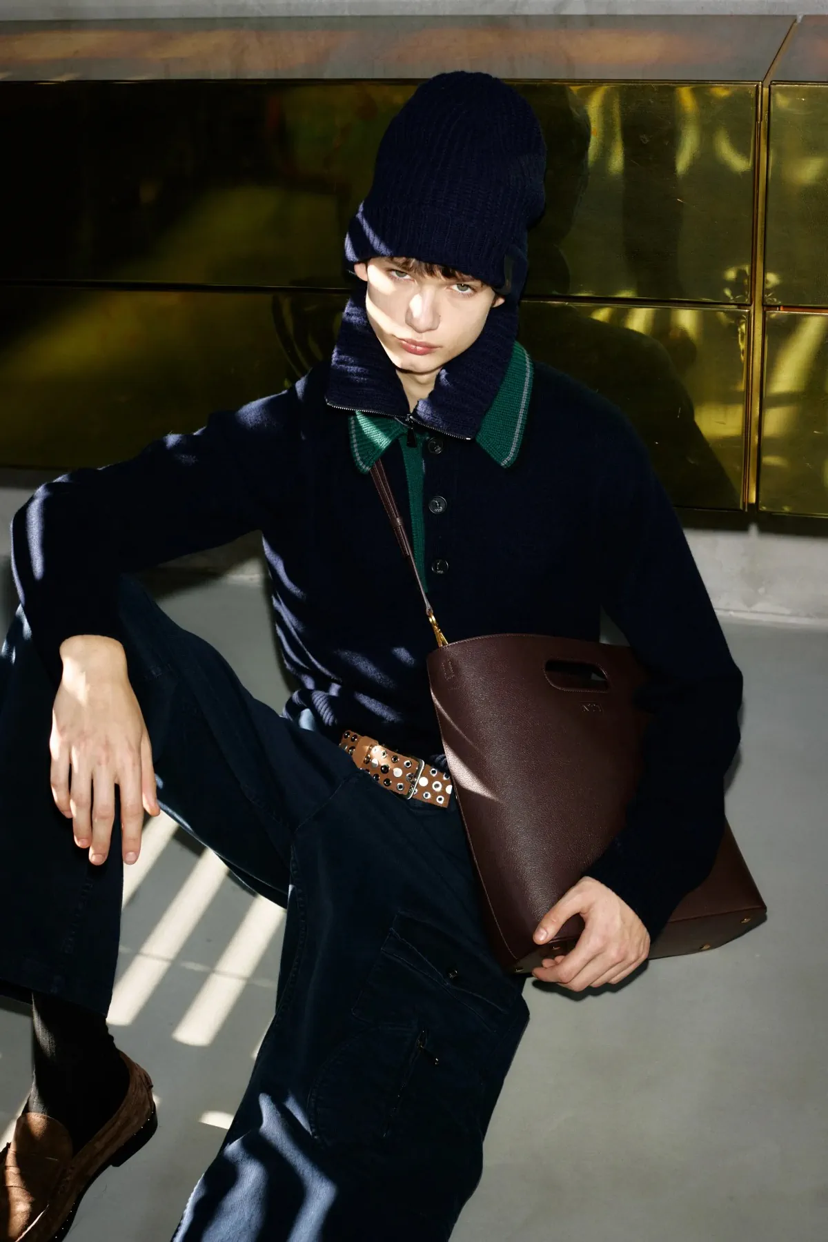 N°21 Automne 2025 réinvente la masculinité avec une rébellion ludique et une élégance subtile