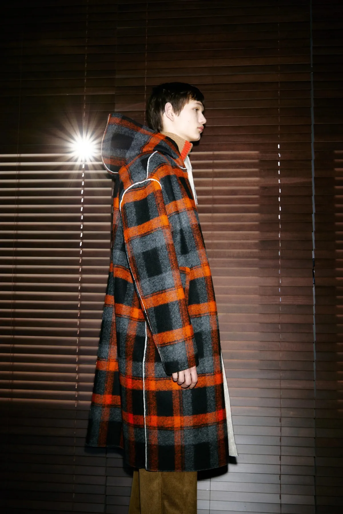 N°21 Automne 2025 réinvente la masculinité avec une rébellion ludique et une élégance subtile