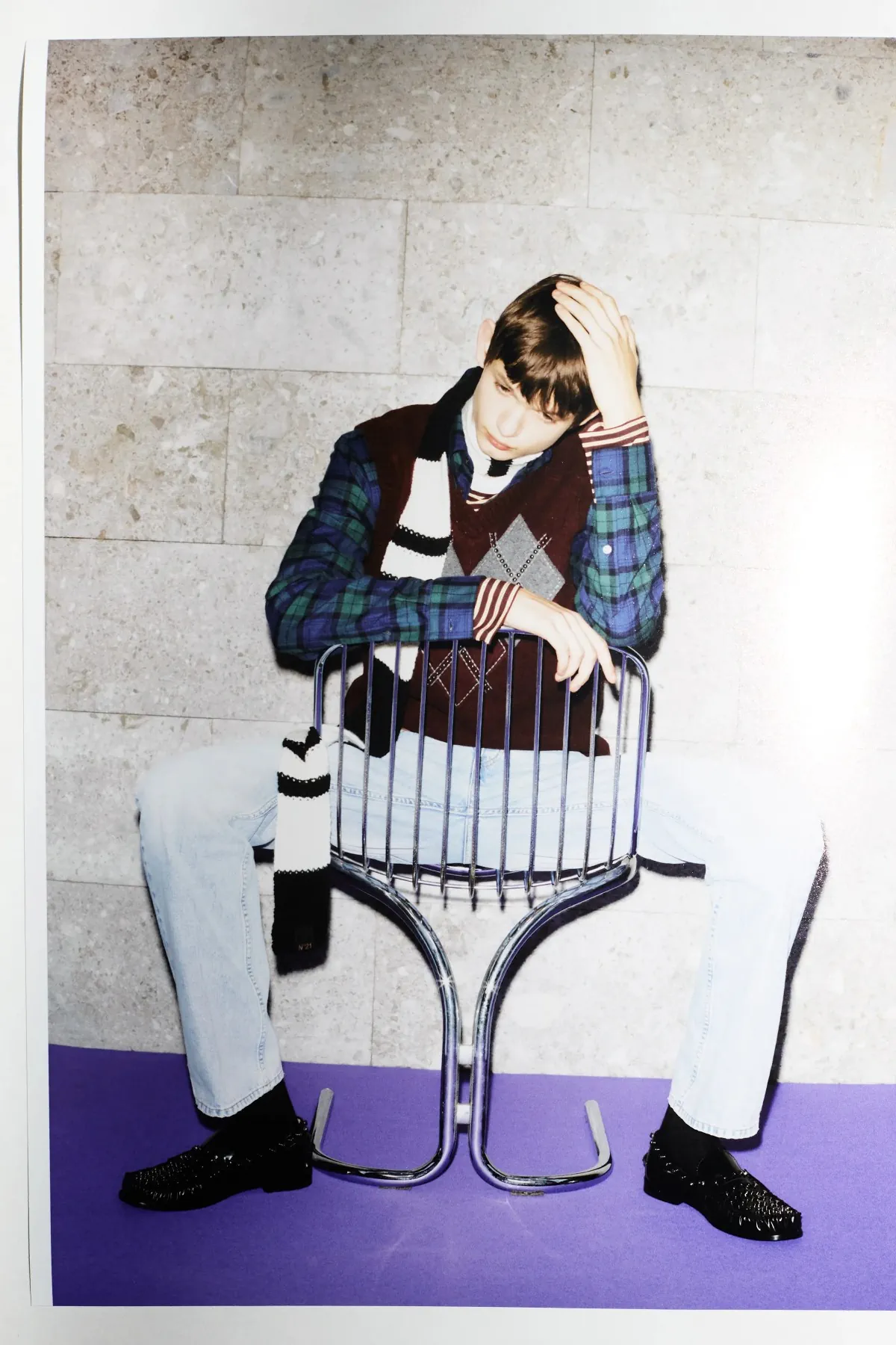 N°21 Automne 2025 réinvente la masculinité avec une rébellion ludique et une élégance subtile