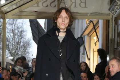 Pour la collection automne 2025 d'Officine Générale, Pierre Mahéo marie le style intemporel à l'authenticité parisienne