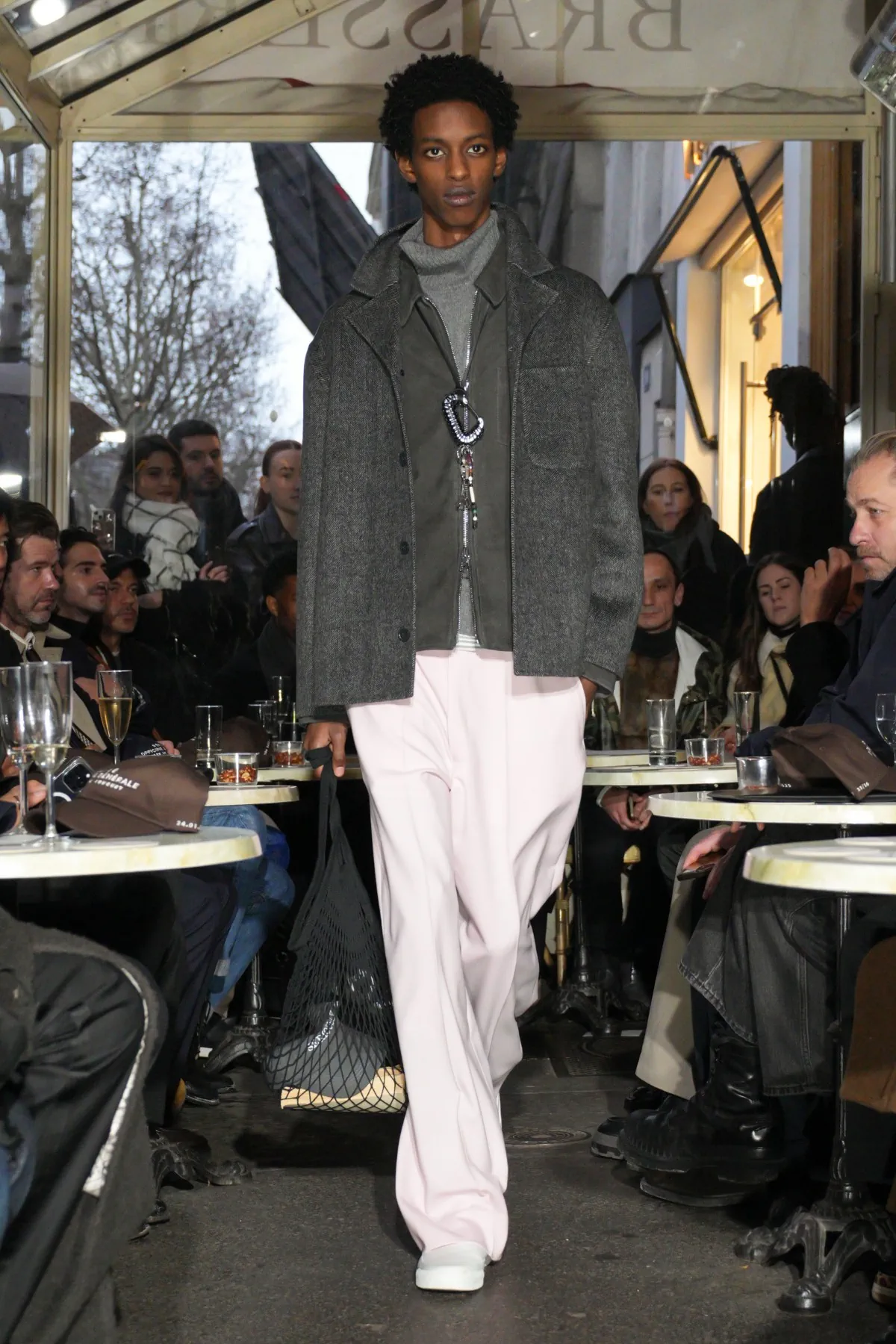 Pour la collection automne 2025 d'Officine Générale, Pierre Mahéo marie le style intemporel à l'authenticité parisienne