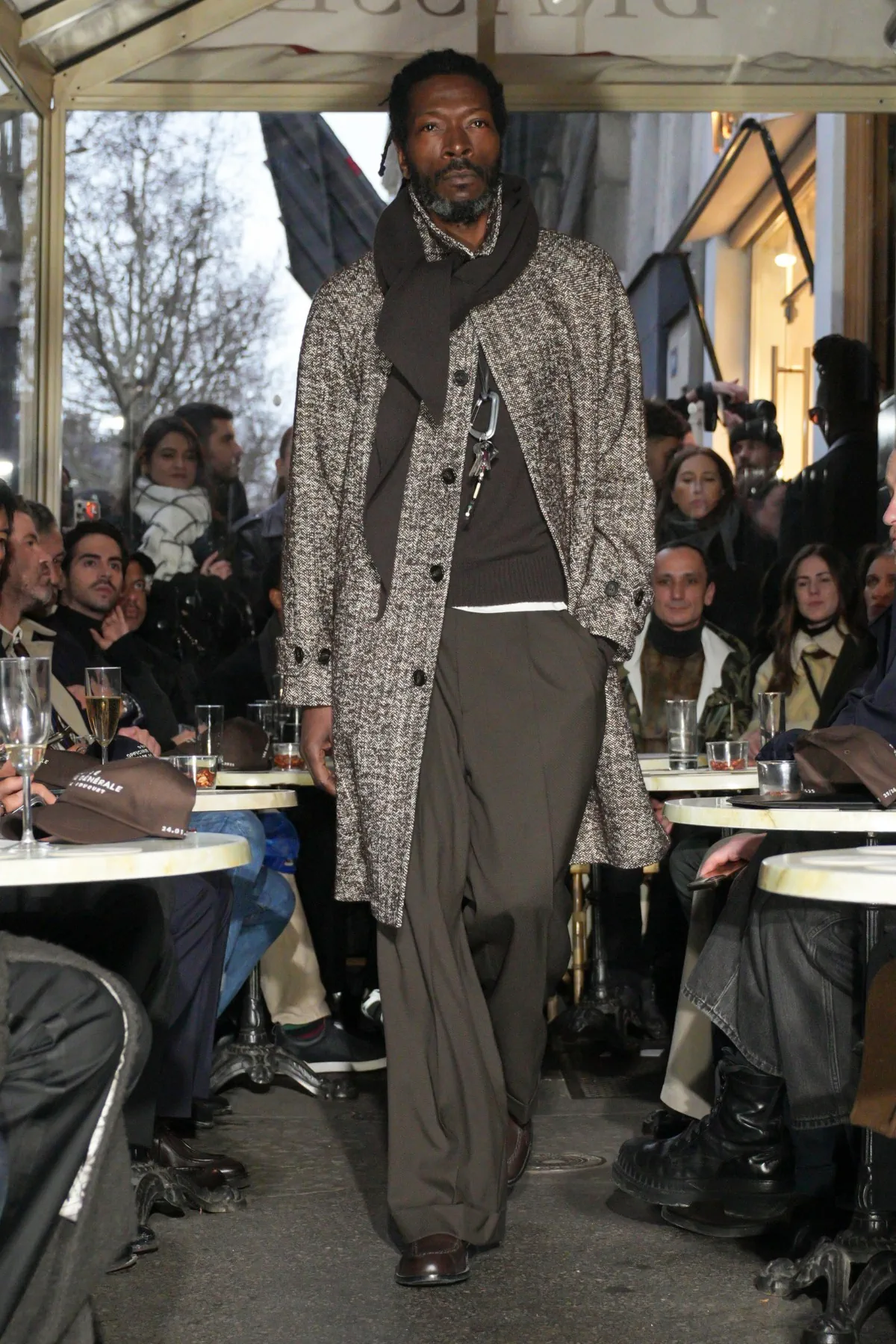 Pour la collection automne 2025 d'Officine Générale, Pierre Mahéo marie le style intemporel à l'authenticité parisienne