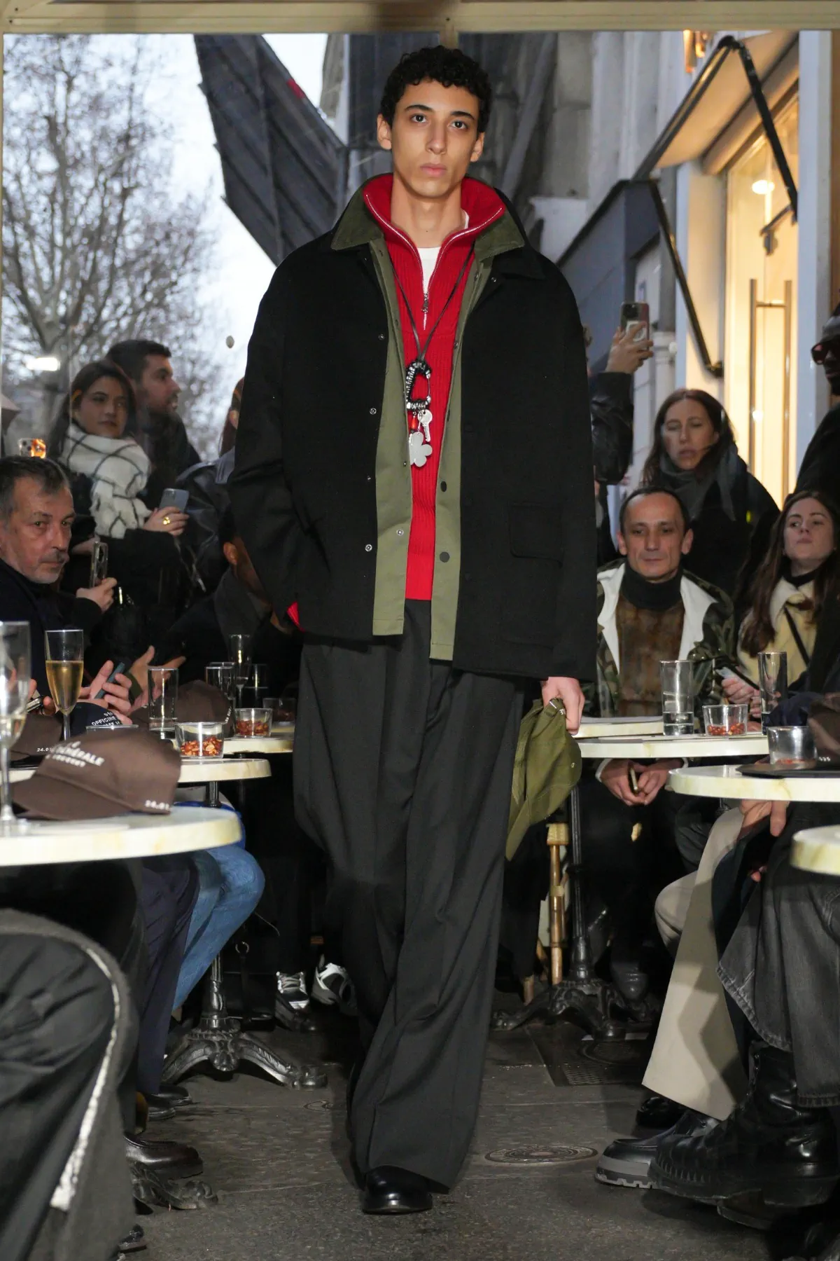 Pour la collection automne 2025 d'Officine Générale, Pierre Mahéo marie le style intemporel à l'authenticité parisienne