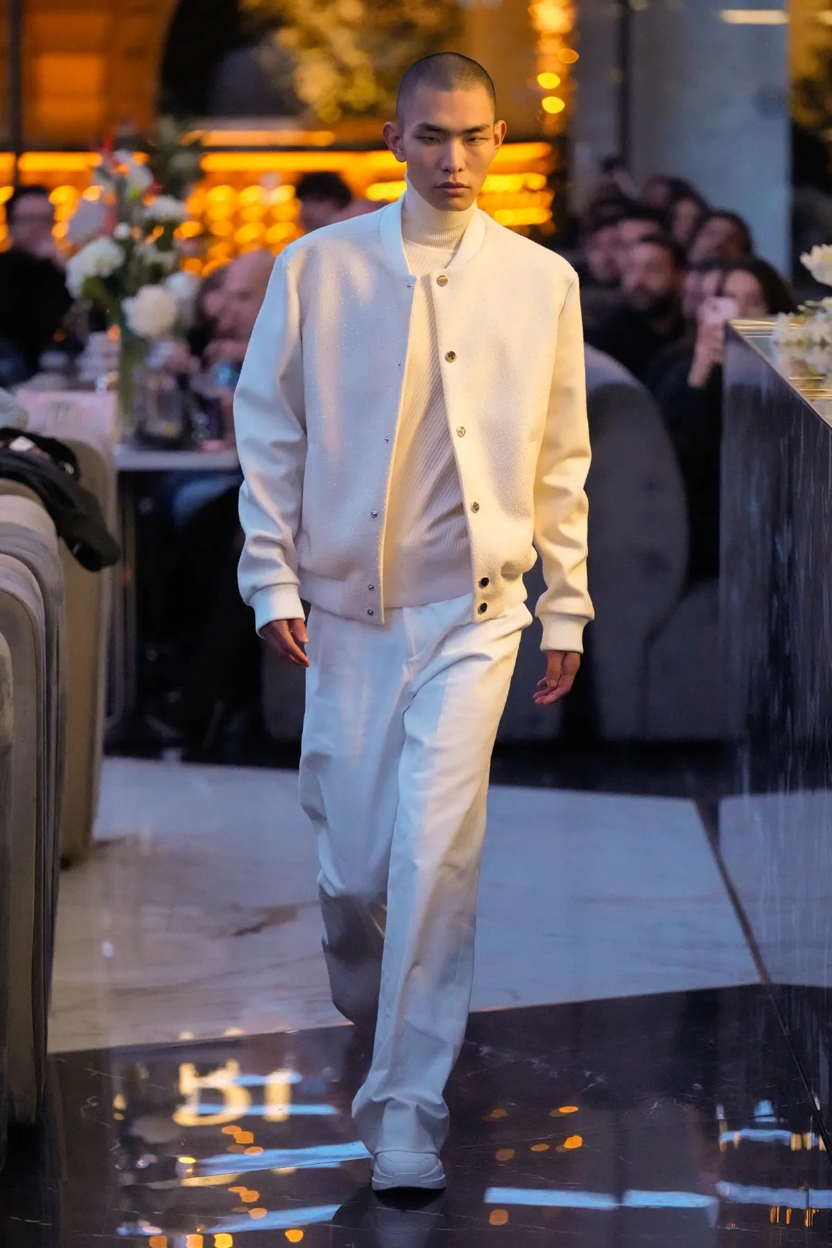 La collection masculine Philipp Plein automne 2025 allie glamour et facilité de portage à Milan