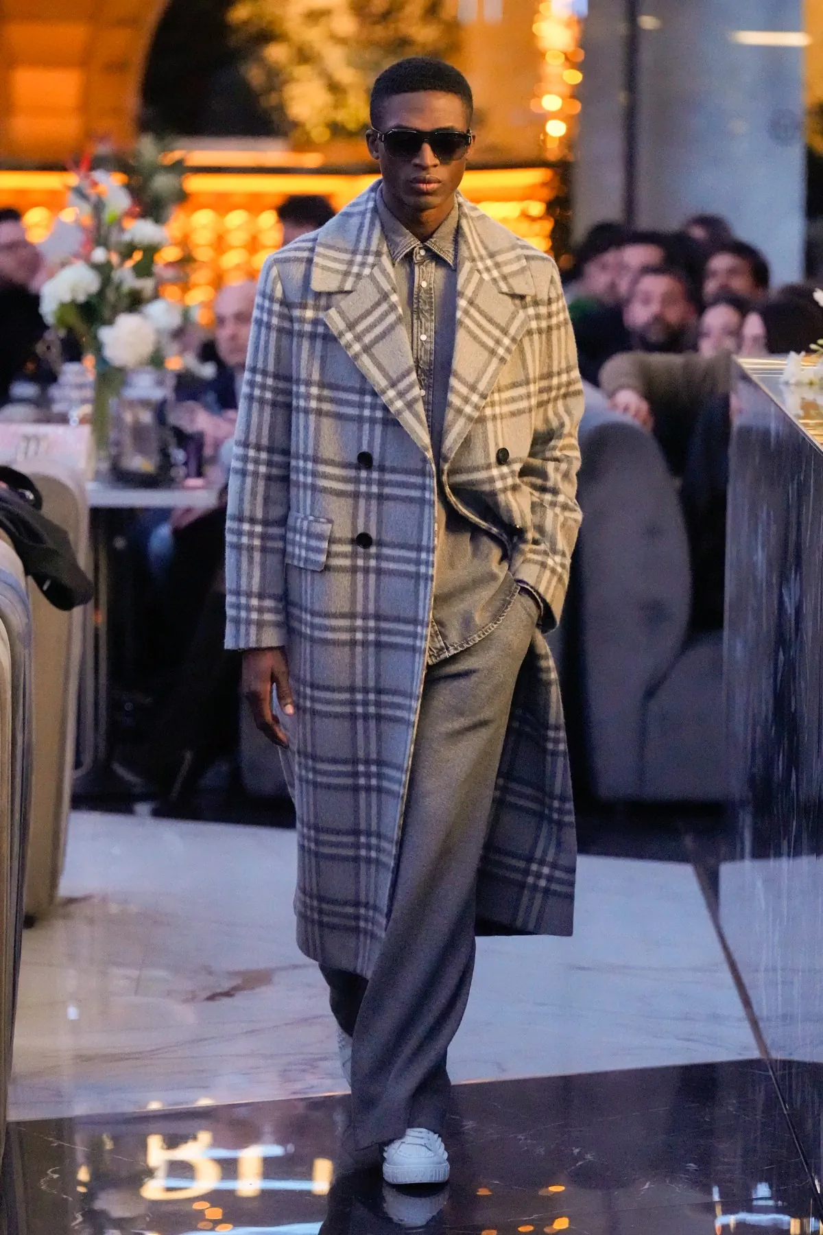 La collection masculine Philipp Plein automne 2025 allie glamour et facilité de portage à Milan