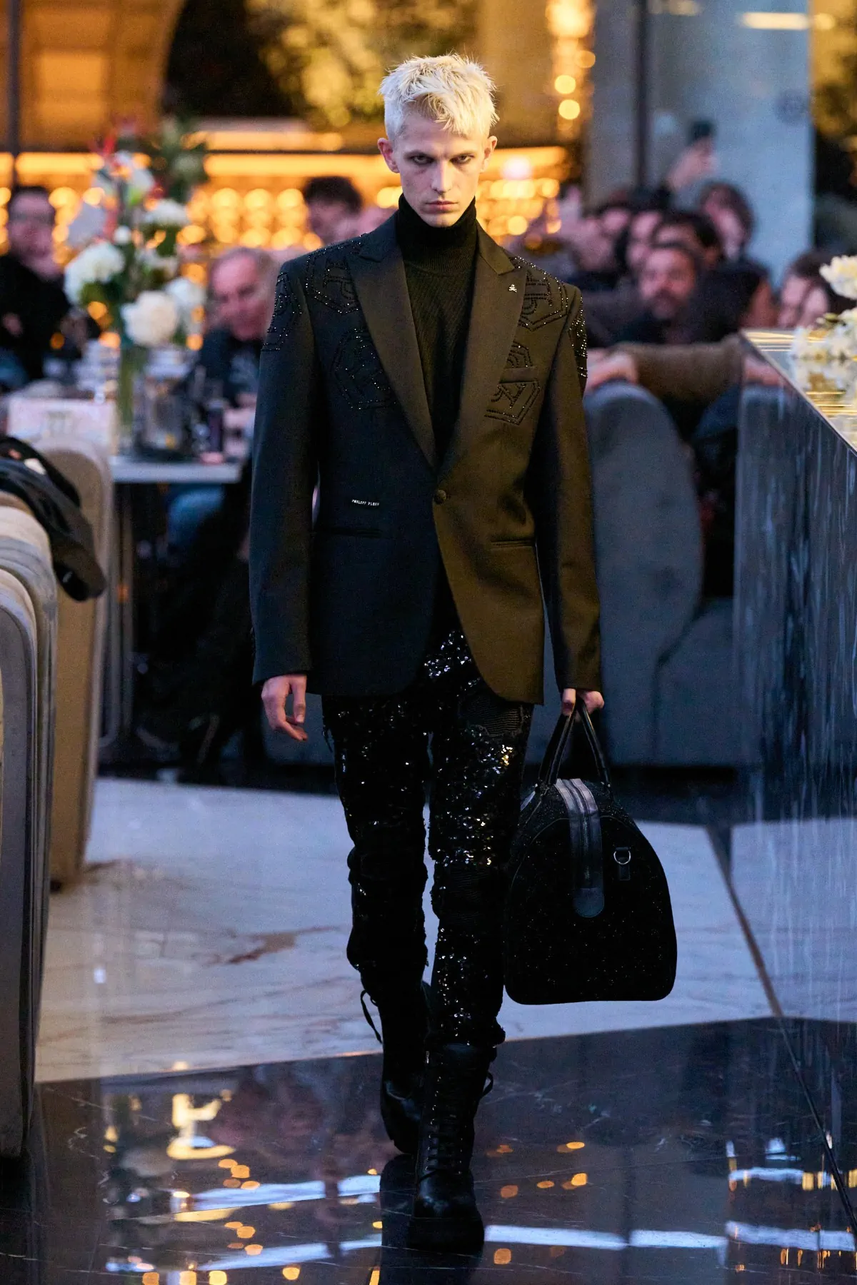 La collection masculine Philipp Plein automne 2025 allie glamour et facilité de portage à Milan