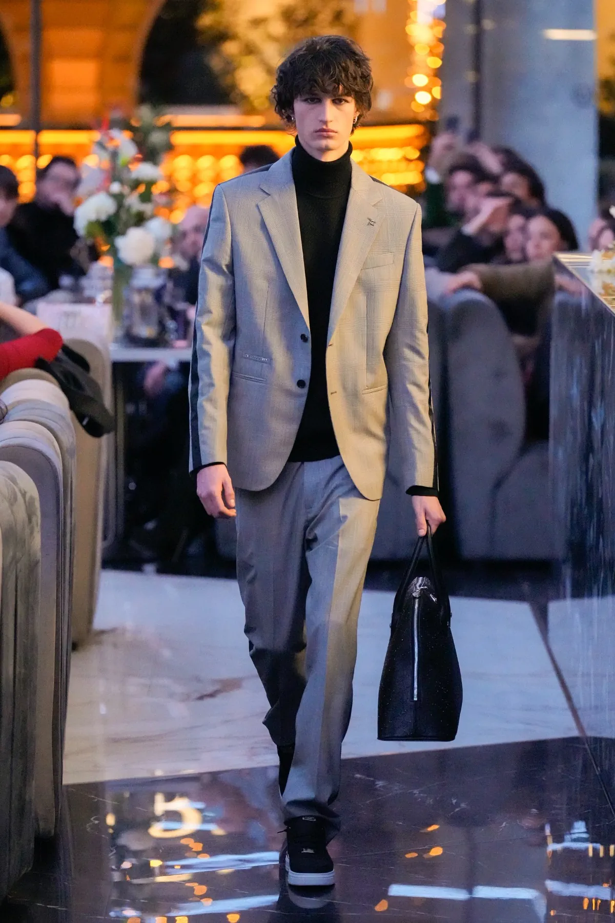 La collection masculine Philipp Plein automne 2025 allie glamour et facilité de portage à Milan