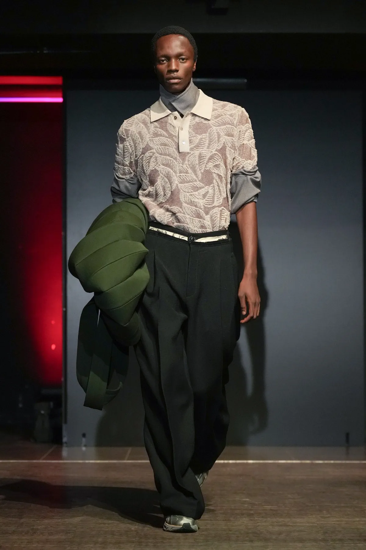 La collection PRONOUNCE Automne 2025 explore la fragilité des guerriers et le tailoring moderne