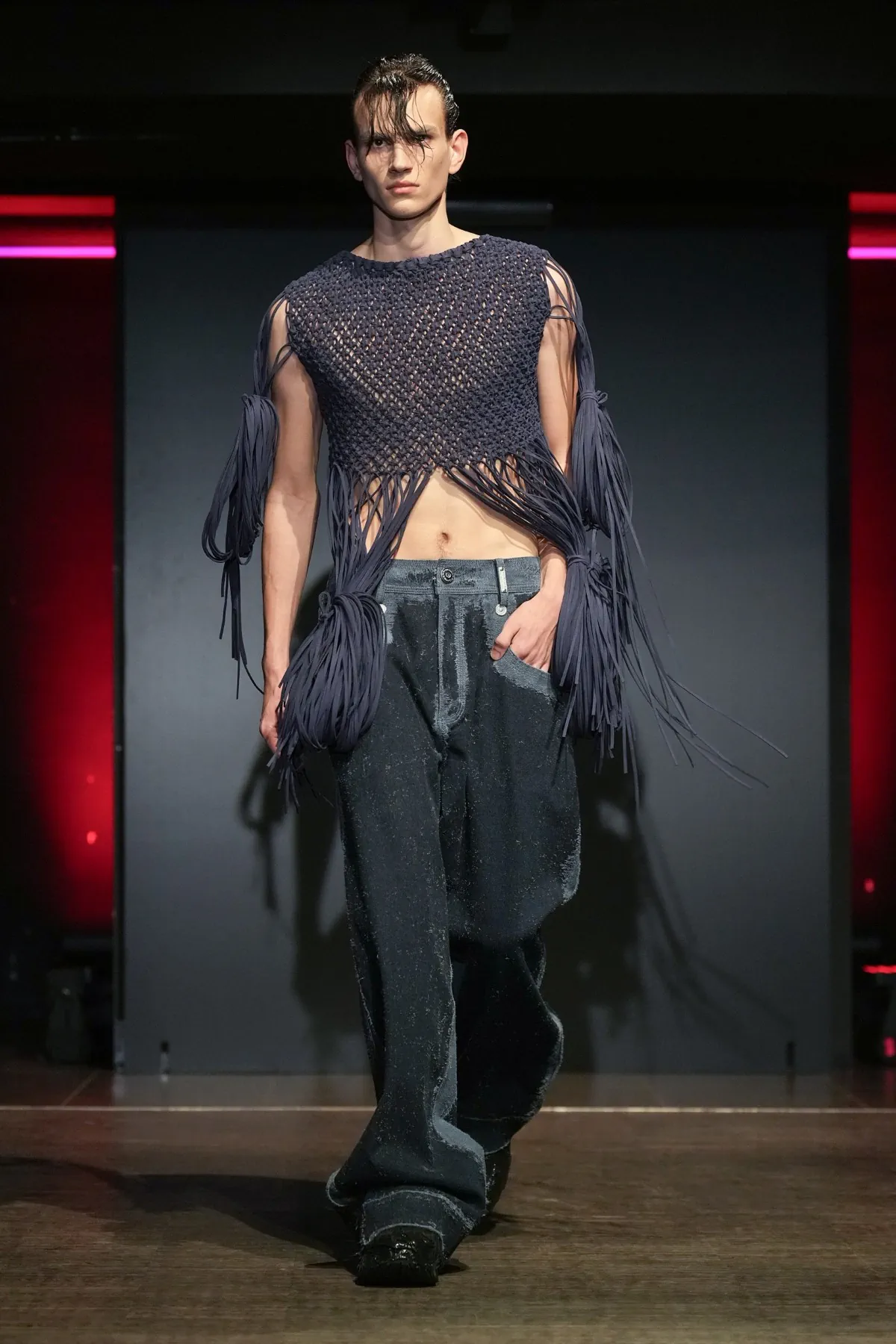 La collection PRONOUNCE Automne 2025 explore la fragilité des guerriers et le tailoring moderne