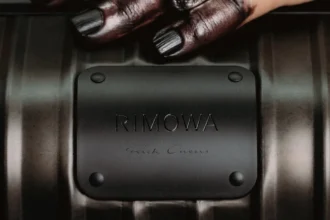 Rick Owens collabore avec RIMOWA sur un sac cabine sculptural en bronze