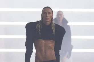 Pour l'automne 2025, Rick Owens marie praticité et flair dramatique