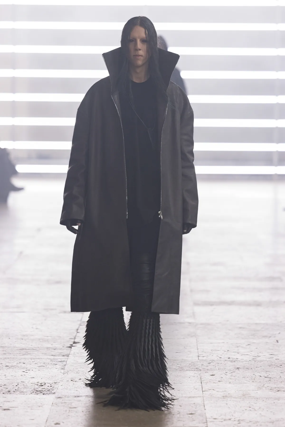 Pour l'automne 2025, Rick Owens marie praticité et flair dramatique