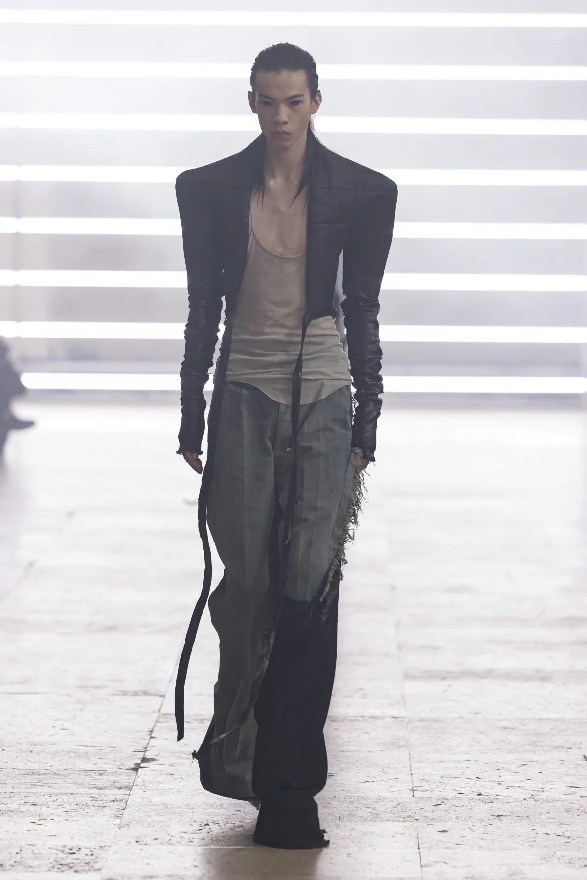 Pour l'automne 2025, Rick Owens marie praticité et flair dramatique