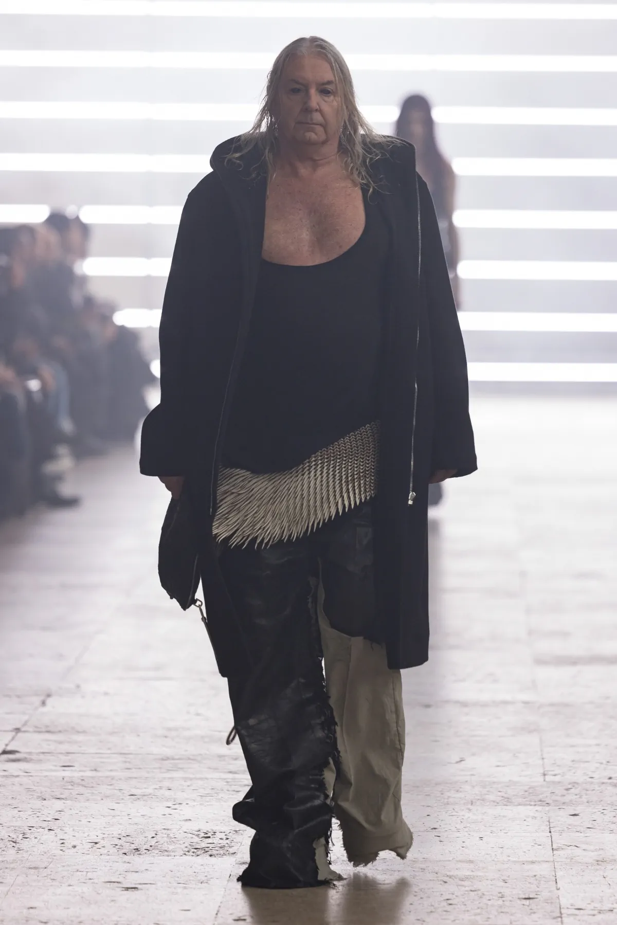 Pour l'automne 2025, Rick Owens marie praticité et flair dramatique
