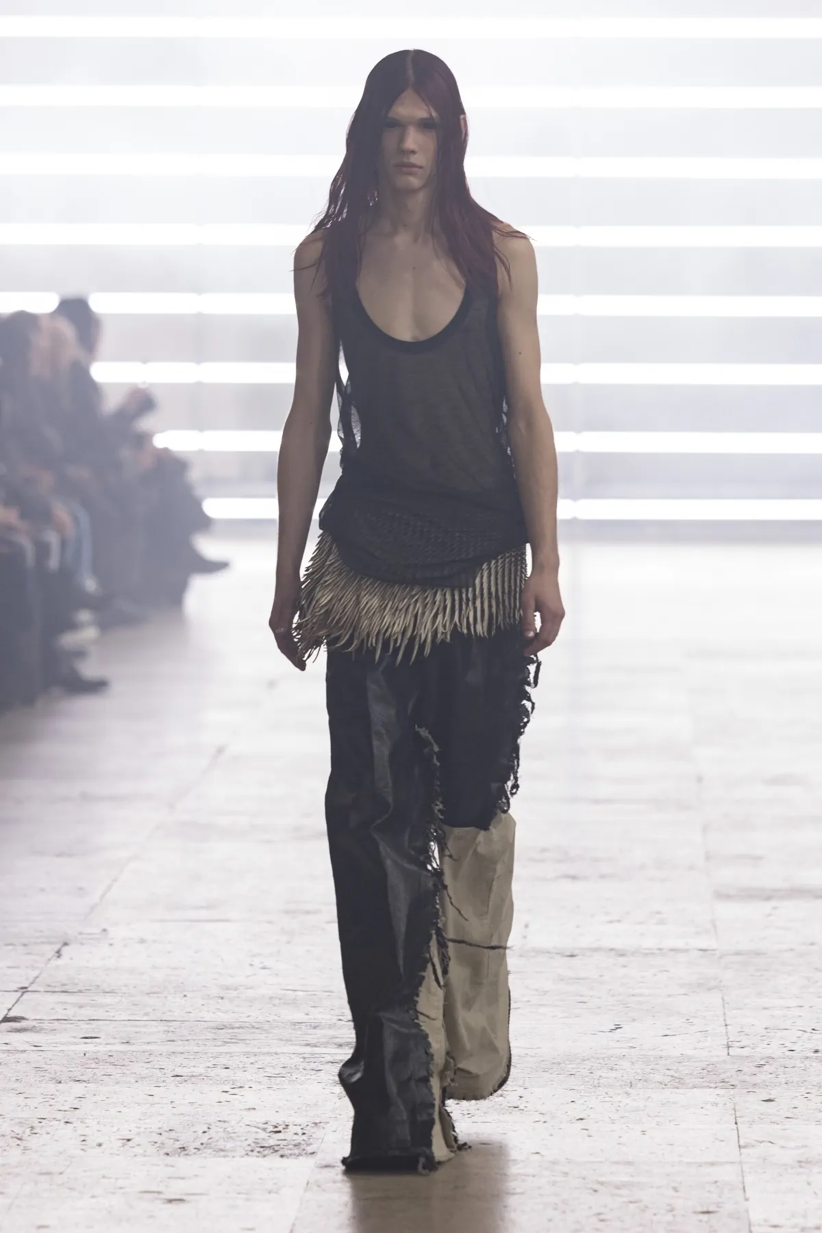 Pour l'automne 2025, Rick Owens marie praticité et flair dramatique