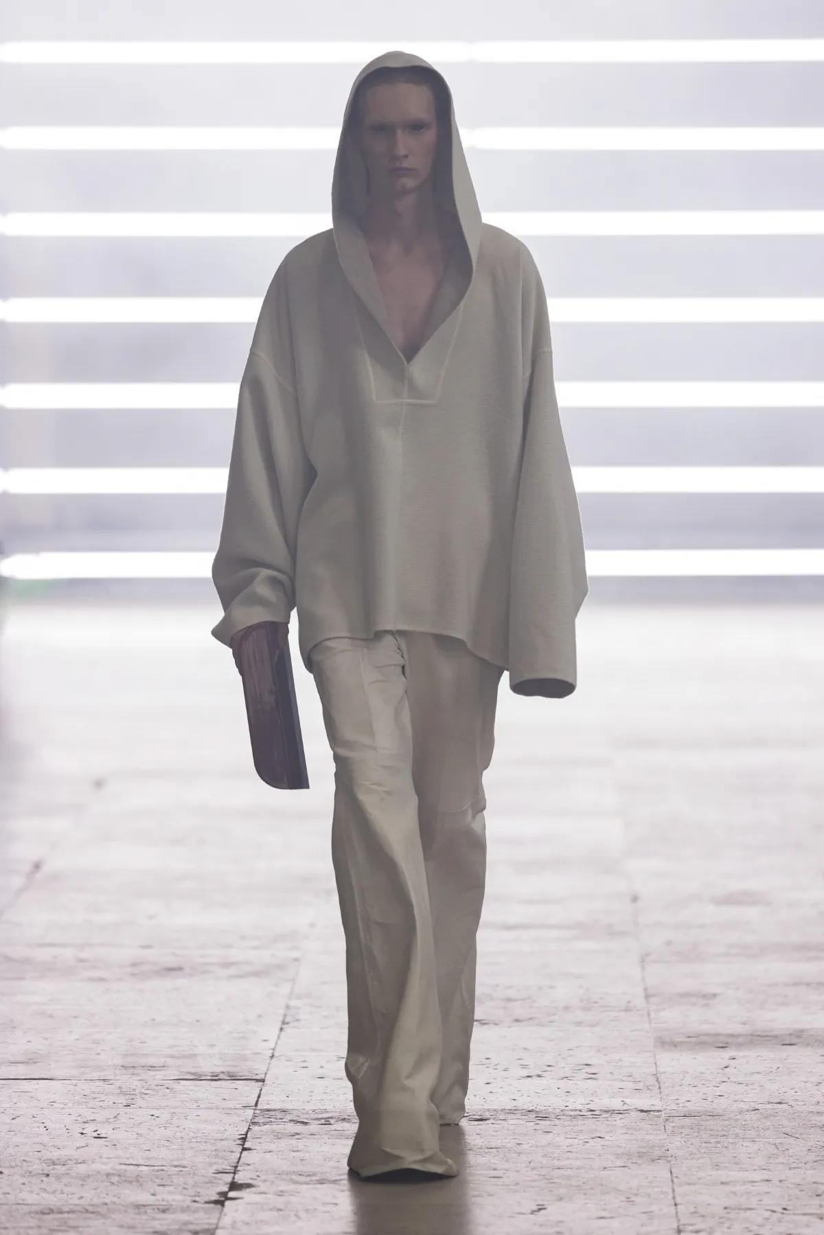 Pour l'automne 2025, Rick Owens marie praticité et flair dramatique