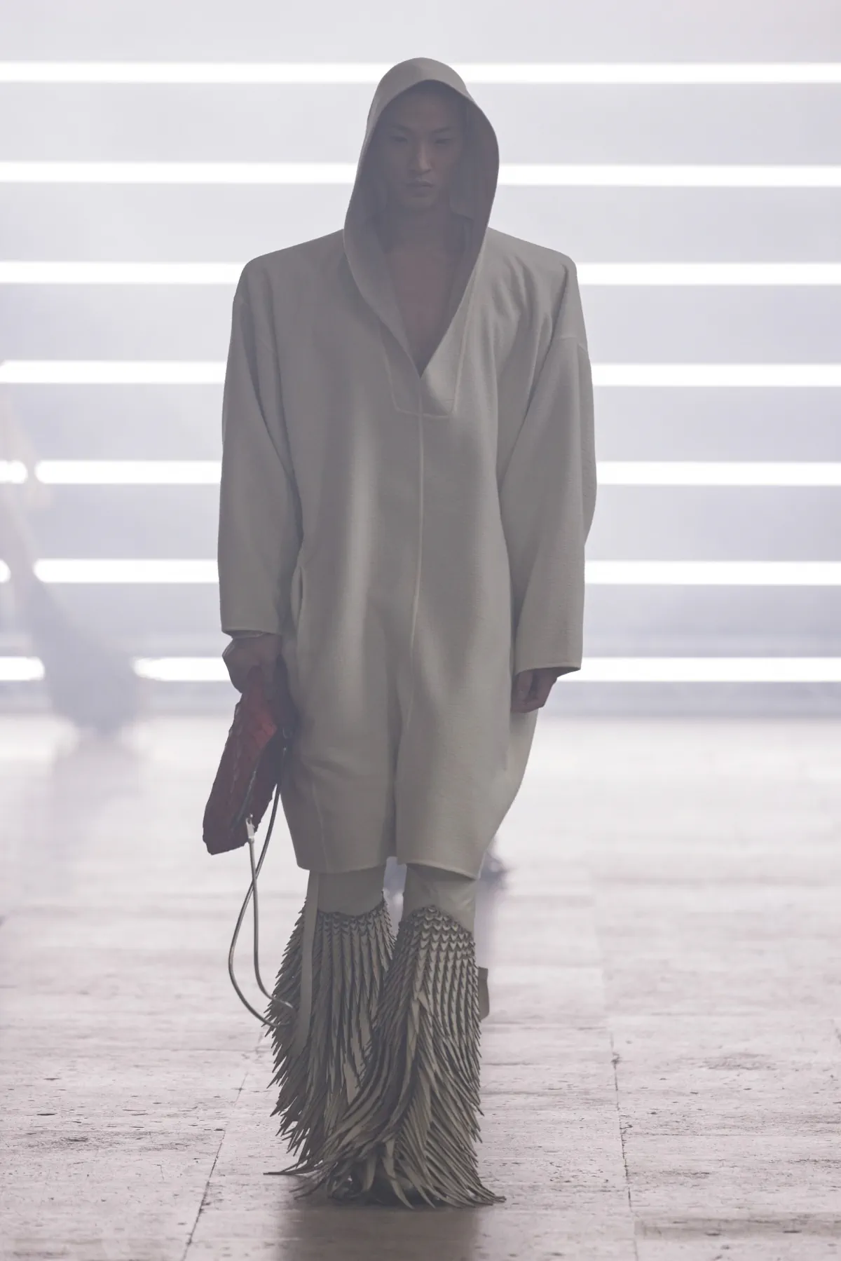 Pour l'automne 2025, Rick Owens marie praticité et flair dramatique