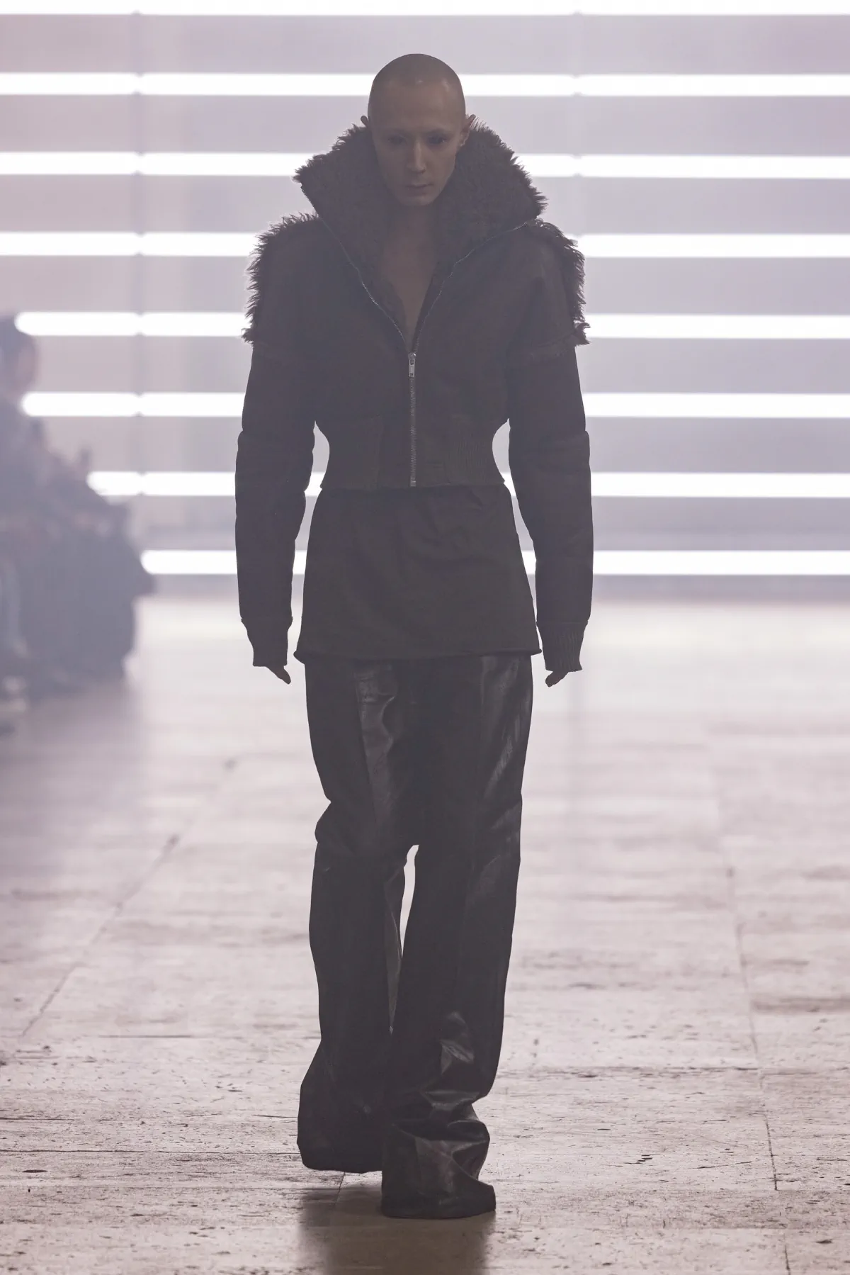 Pour l'automne 2025, Rick Owens marie praticité et flair dramatique