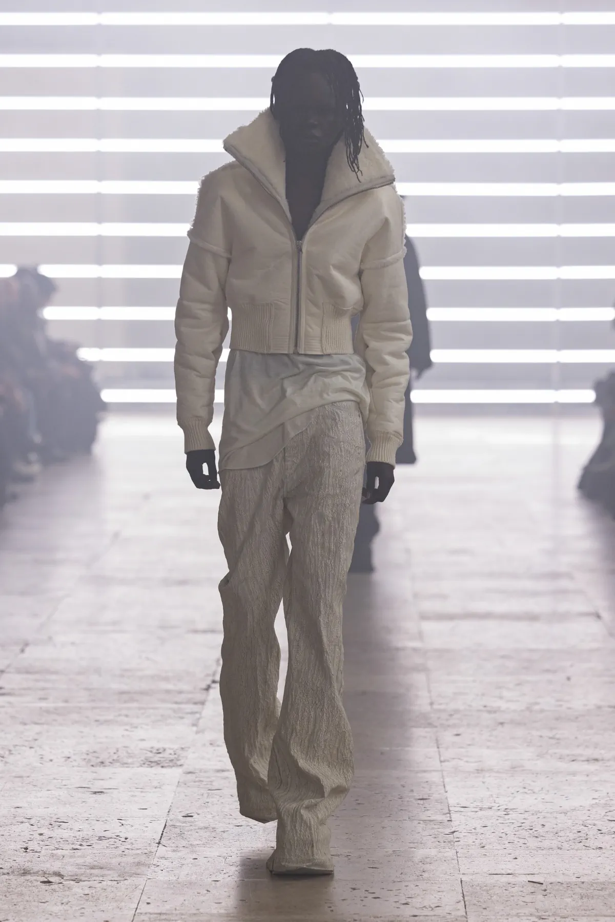 Pour l'automne 2025, Rick Owens marie praticité et flair dramatique