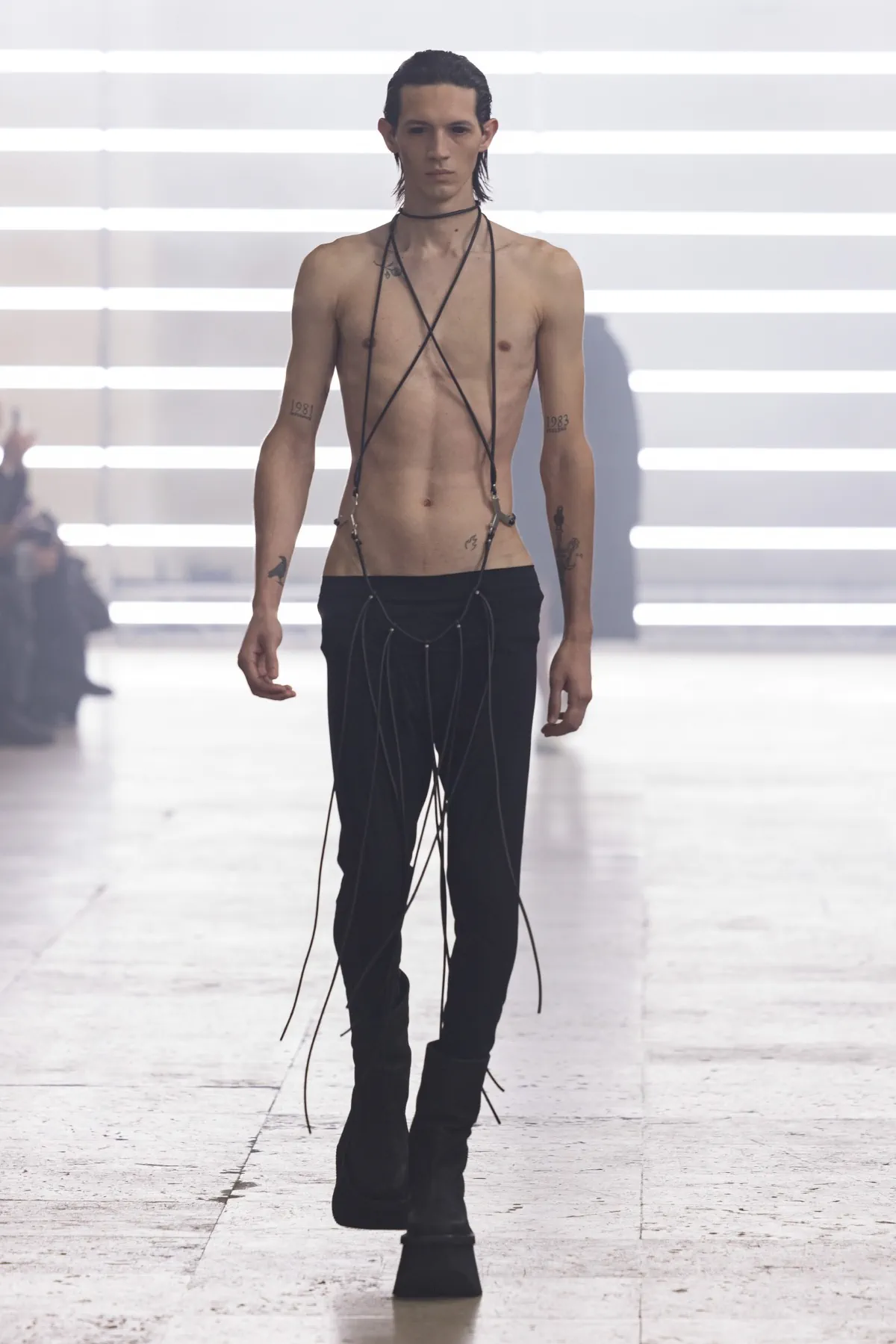 Pour l'automne 2025, Rick Owens marie praticité et flair dramatique