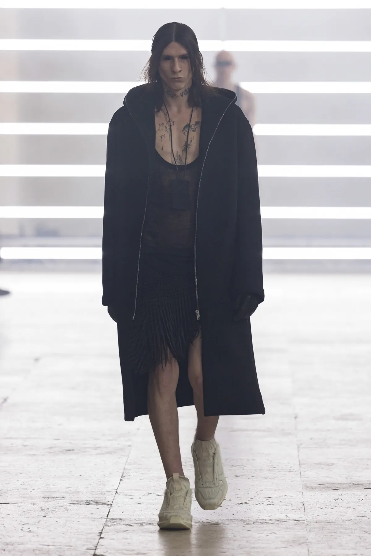 Pour l'automne 2025, Rick Owens marie praticité et flair dramatique