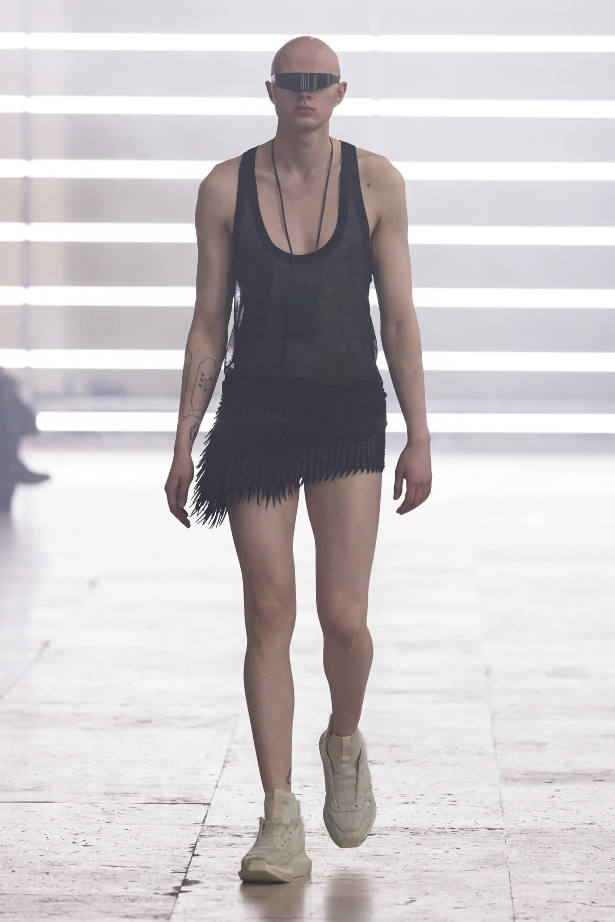Pour l'automne 2025, Rick Owens marie praticité et flair dramatique