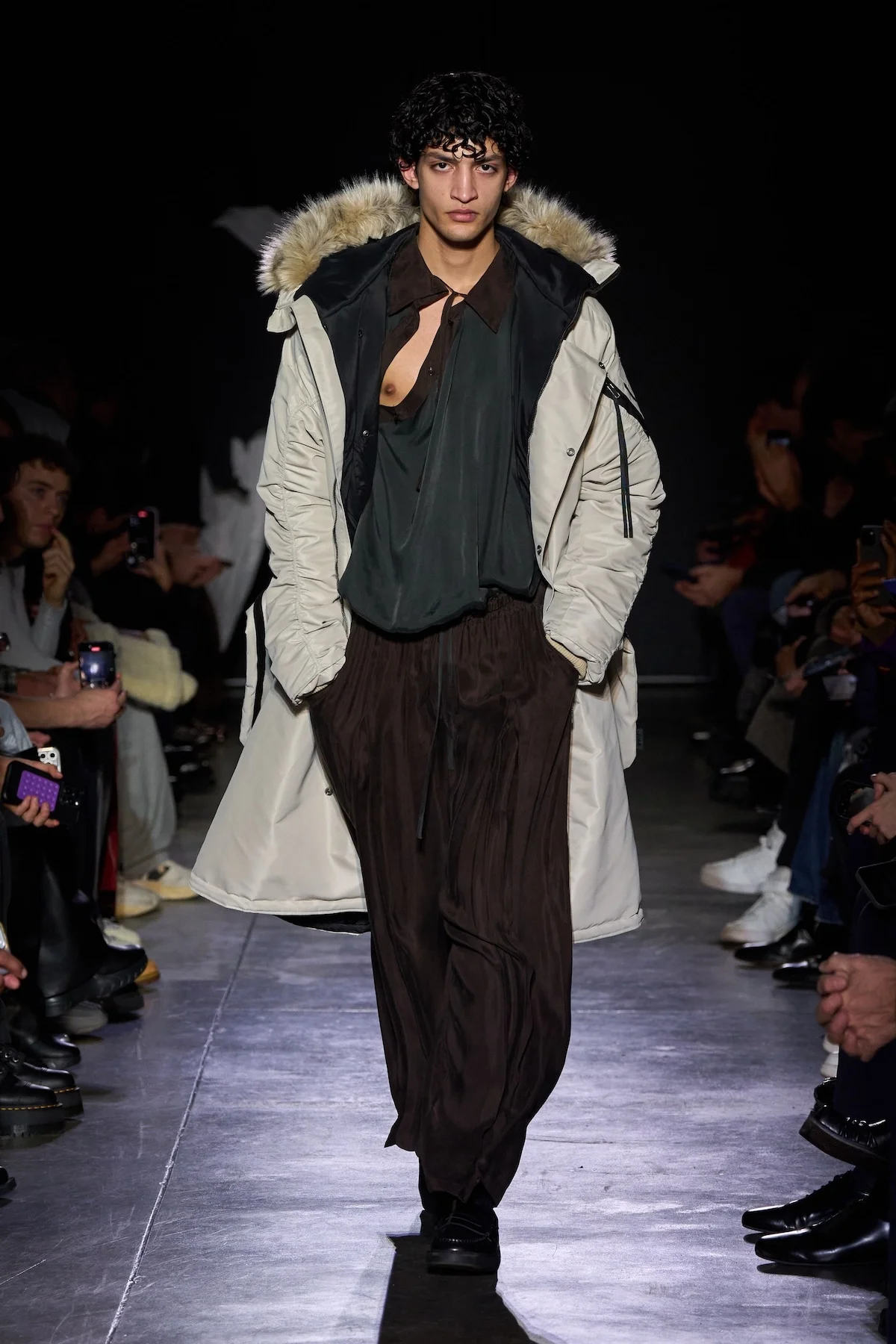 La collection automne 2025 pour hommes de Saul Nash met l'accent sur le mouvement et la transformation