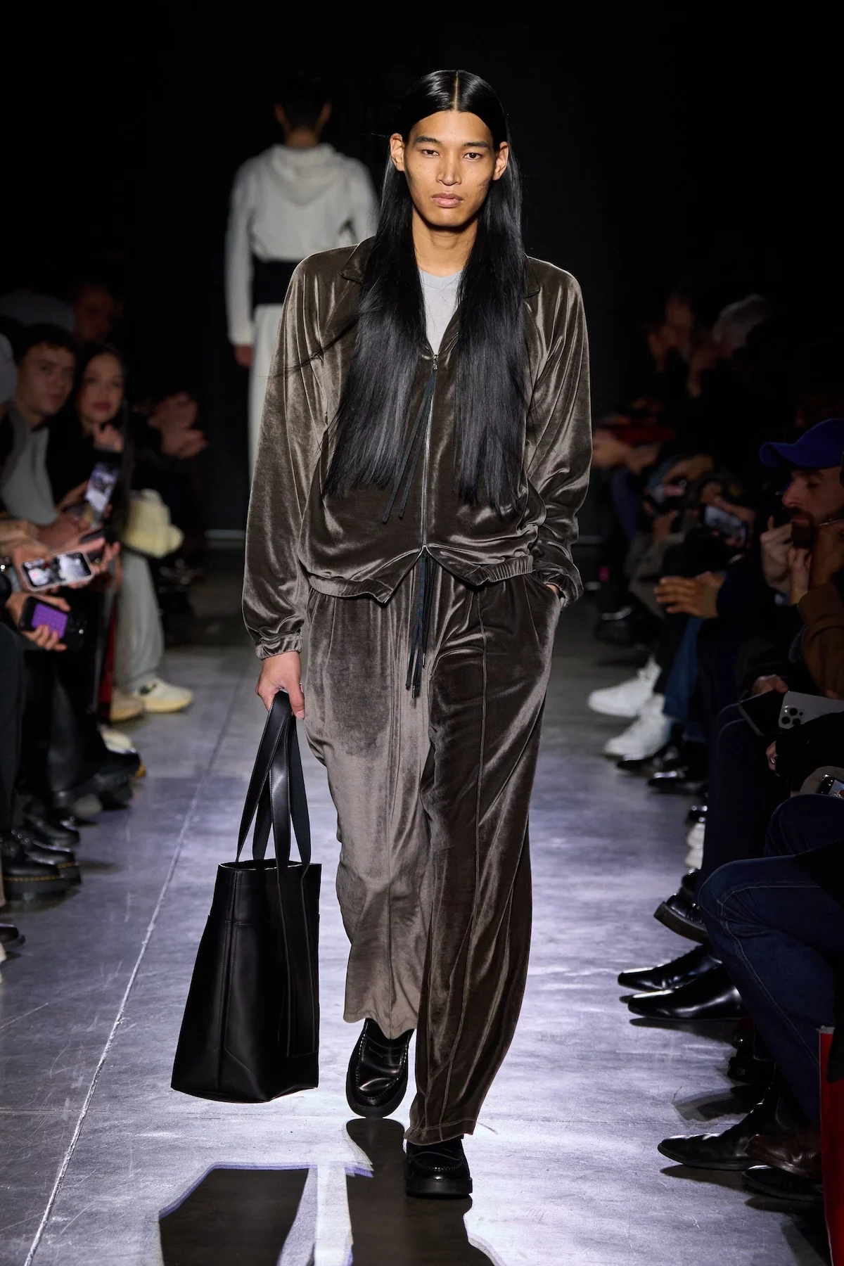 La collection automne 2025 pour hommes de Saul Nash met l'accent sur le mouvement et la transformation