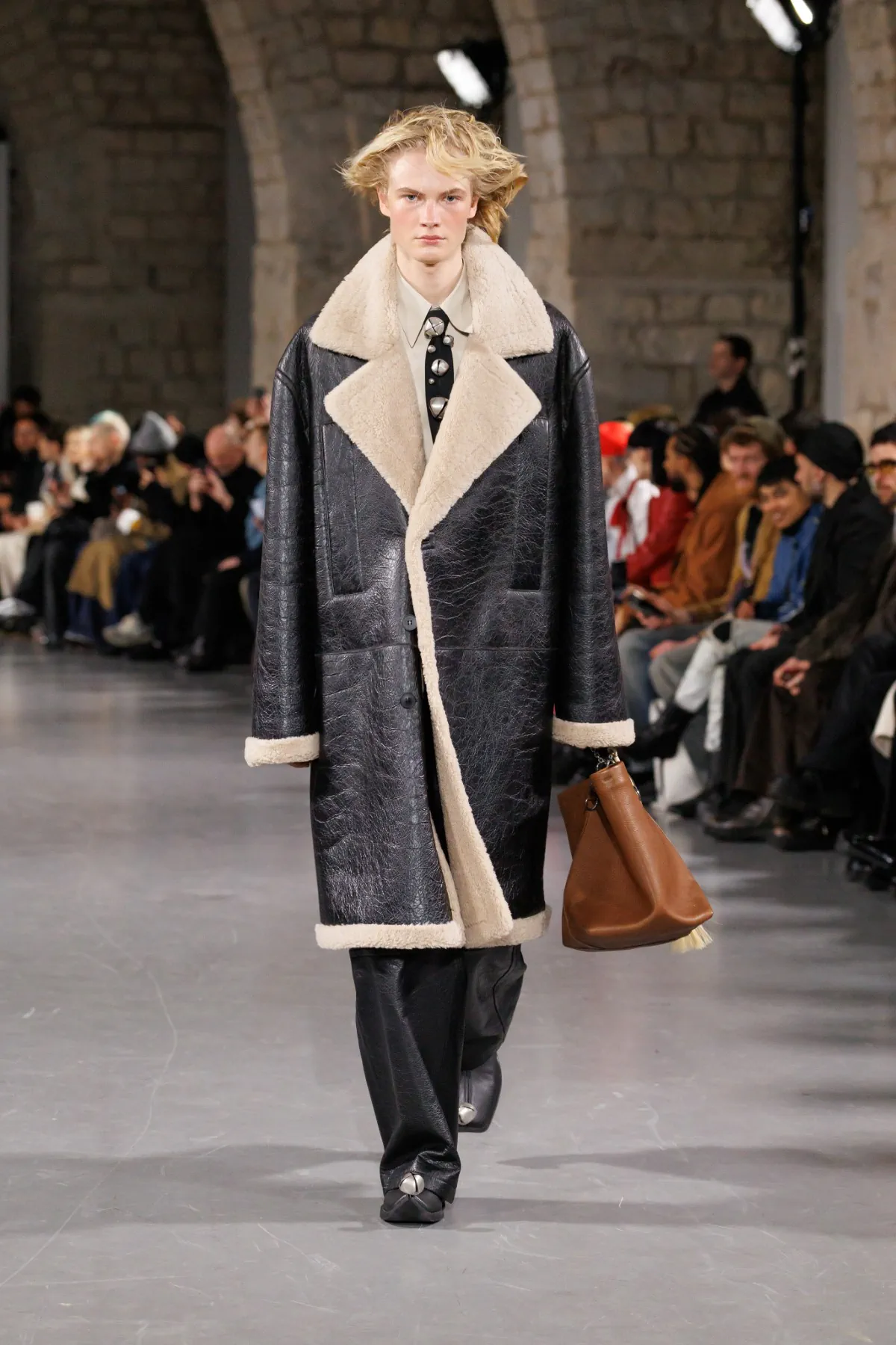 La collection automne 2025 de SEAN SUEN s'inspire de l'esprit de l’ancienne route du thé et des chevaux