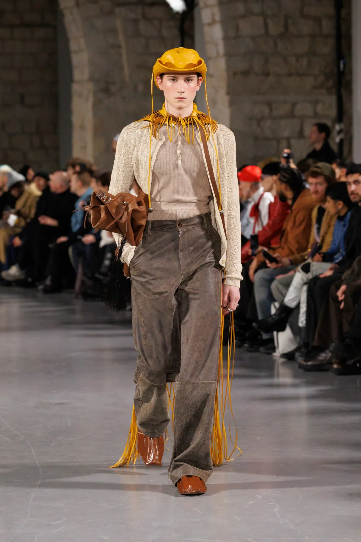 La collection automne 2025 de SEAN SUEN s'inspire de l'esprit de l’ancienne route du thé et des chevaux