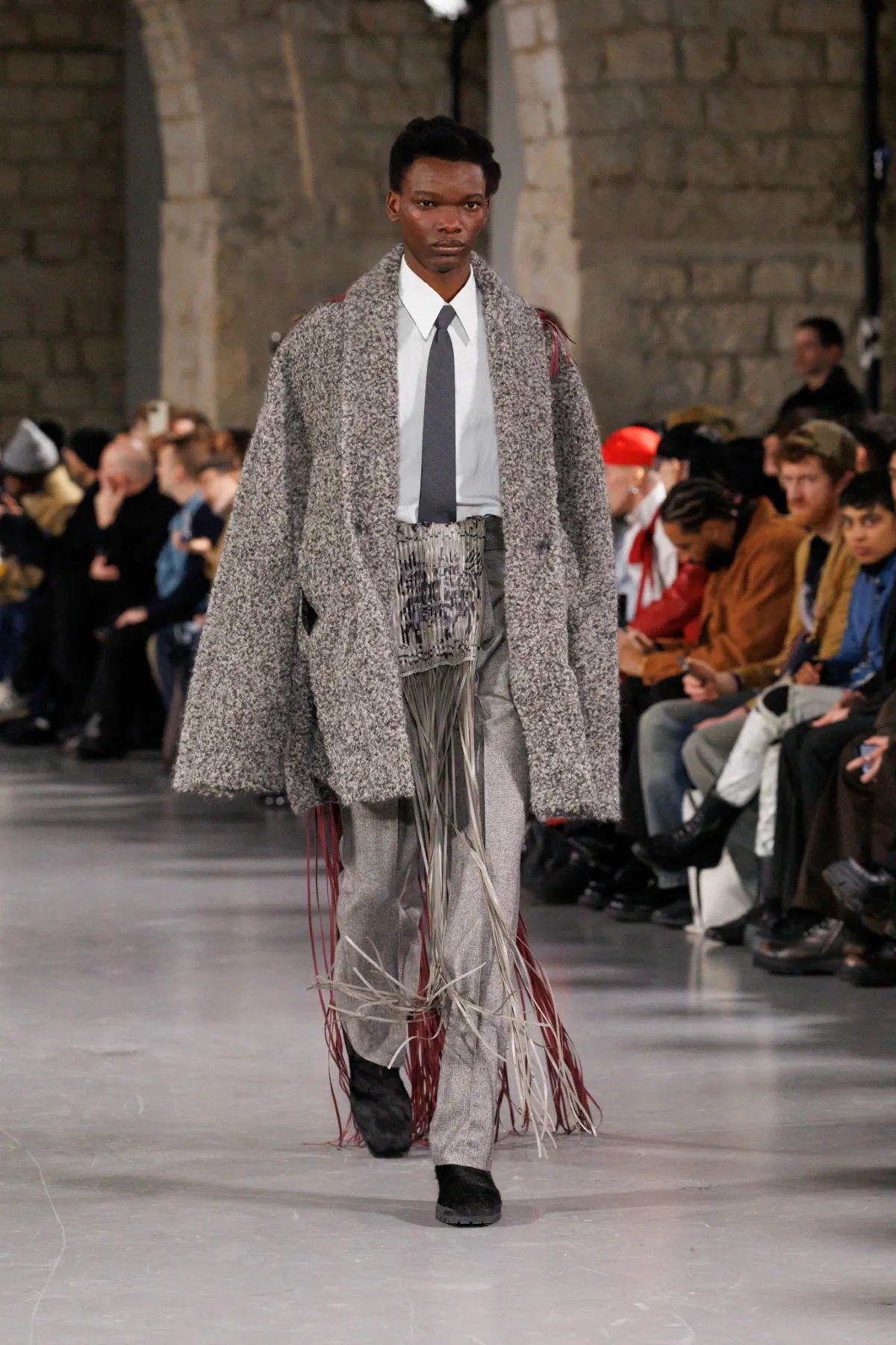 La collection automne 2025 de SEAN SUEN s'inspire de l'esprit de l’ancienne route du thé et des chevaux